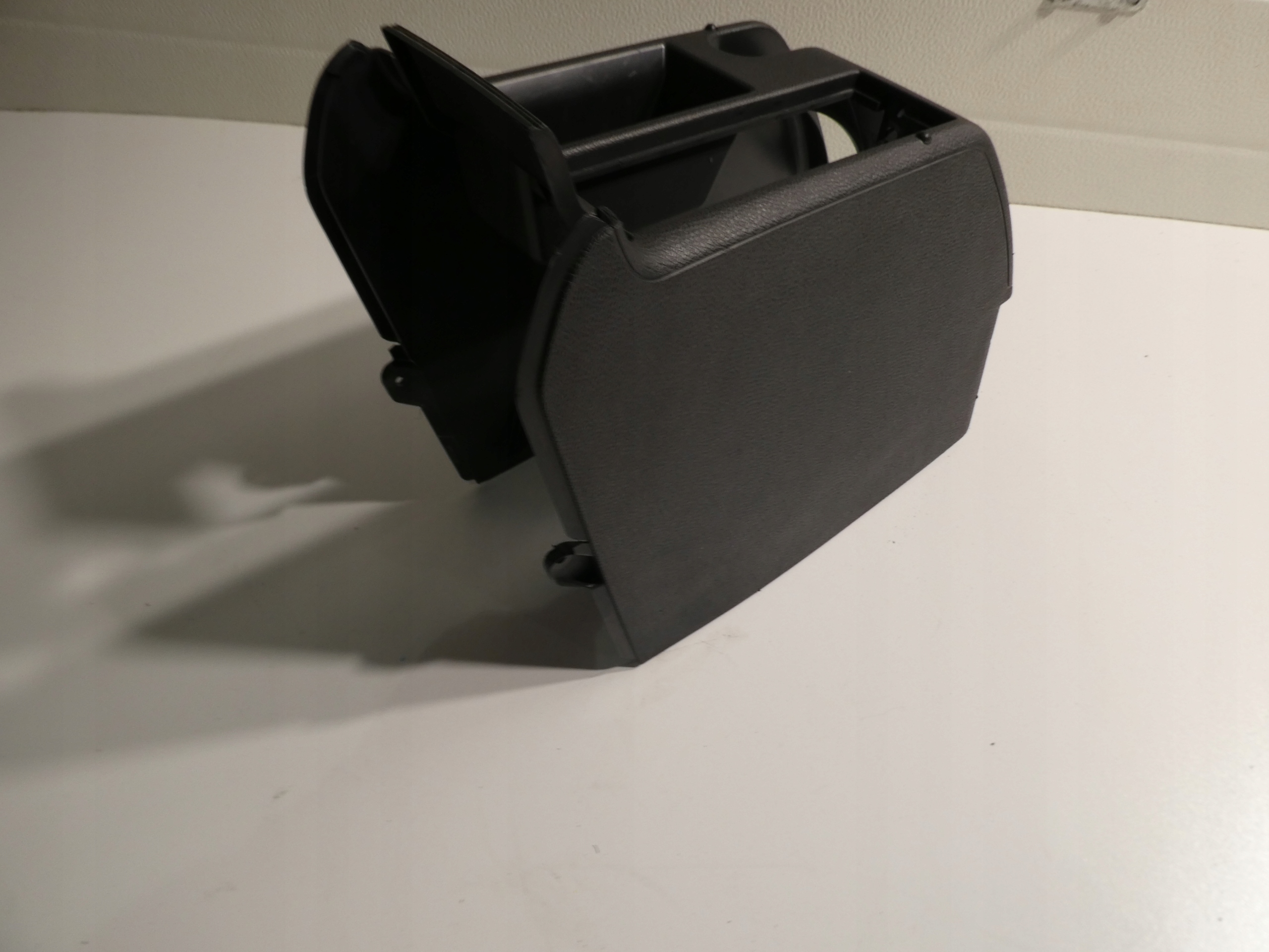 TUNEL mitte VW GOLF V 1K0863319N