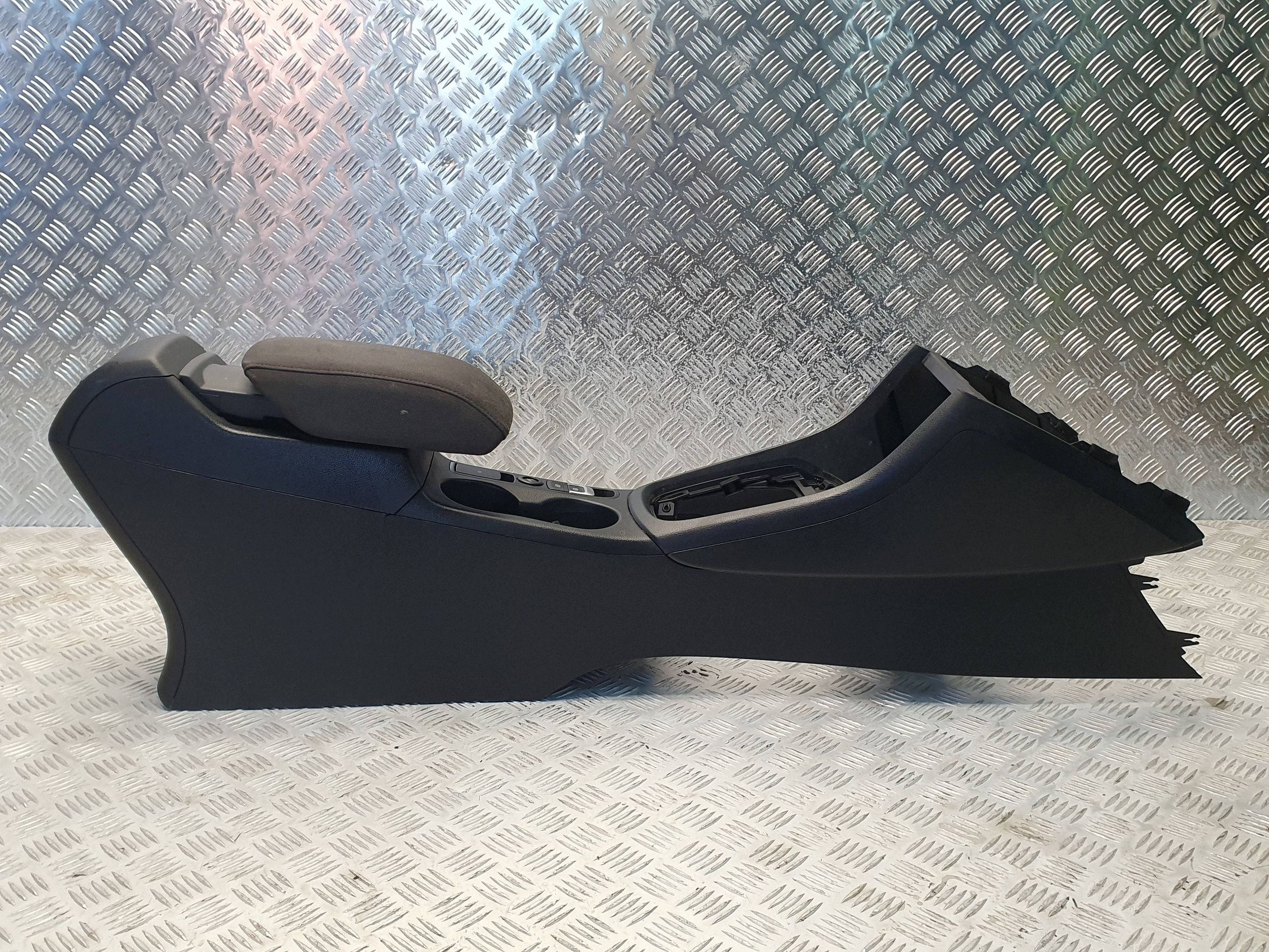 tunnel central armrest passenger compartment 8U0864981A AUDI Q3 8U 11-18