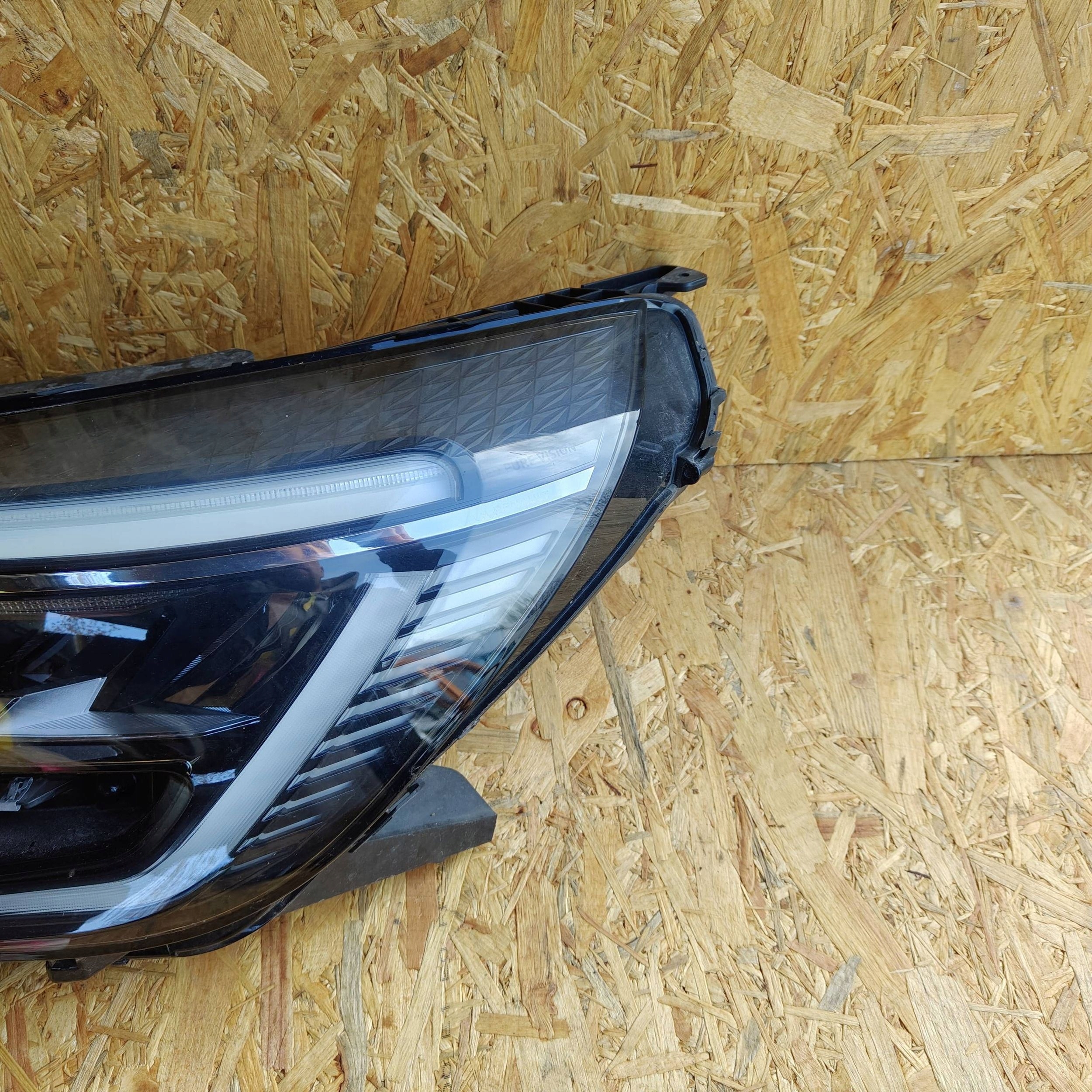 Reflektor front side left Renault Clio V 260605690R