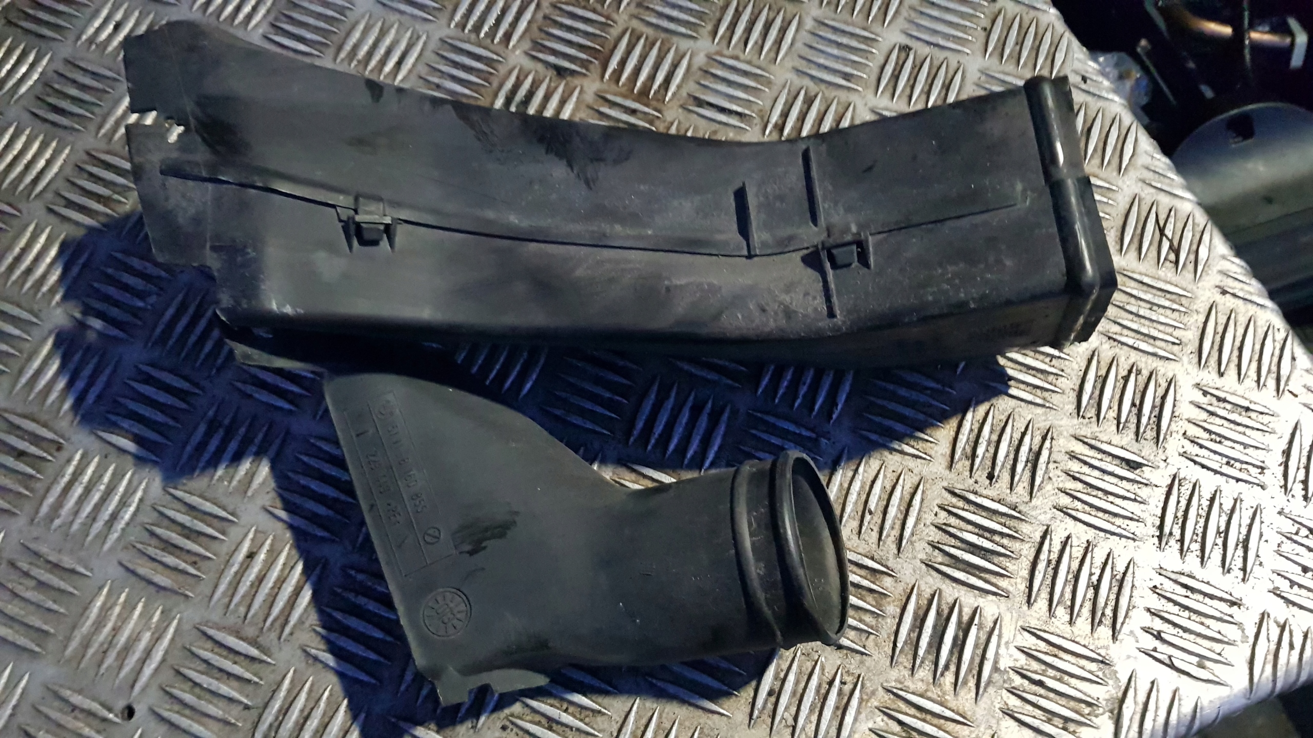 BMW E39 3.0D air hose pipe 77815403