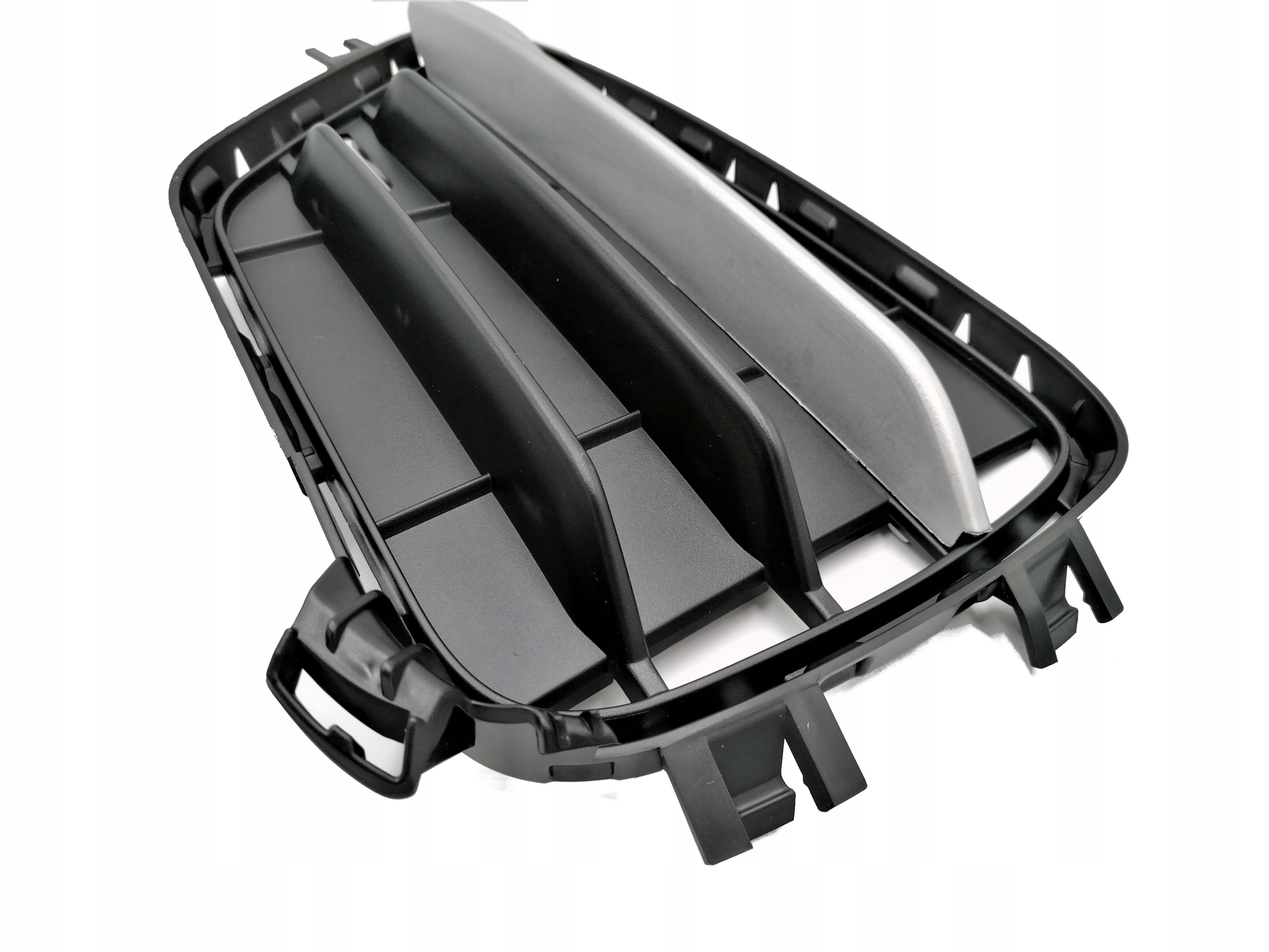 ZASLEPKA ATRAPA WLOT POWIETRZA LEWA BMW X4 F26 Installation side Front