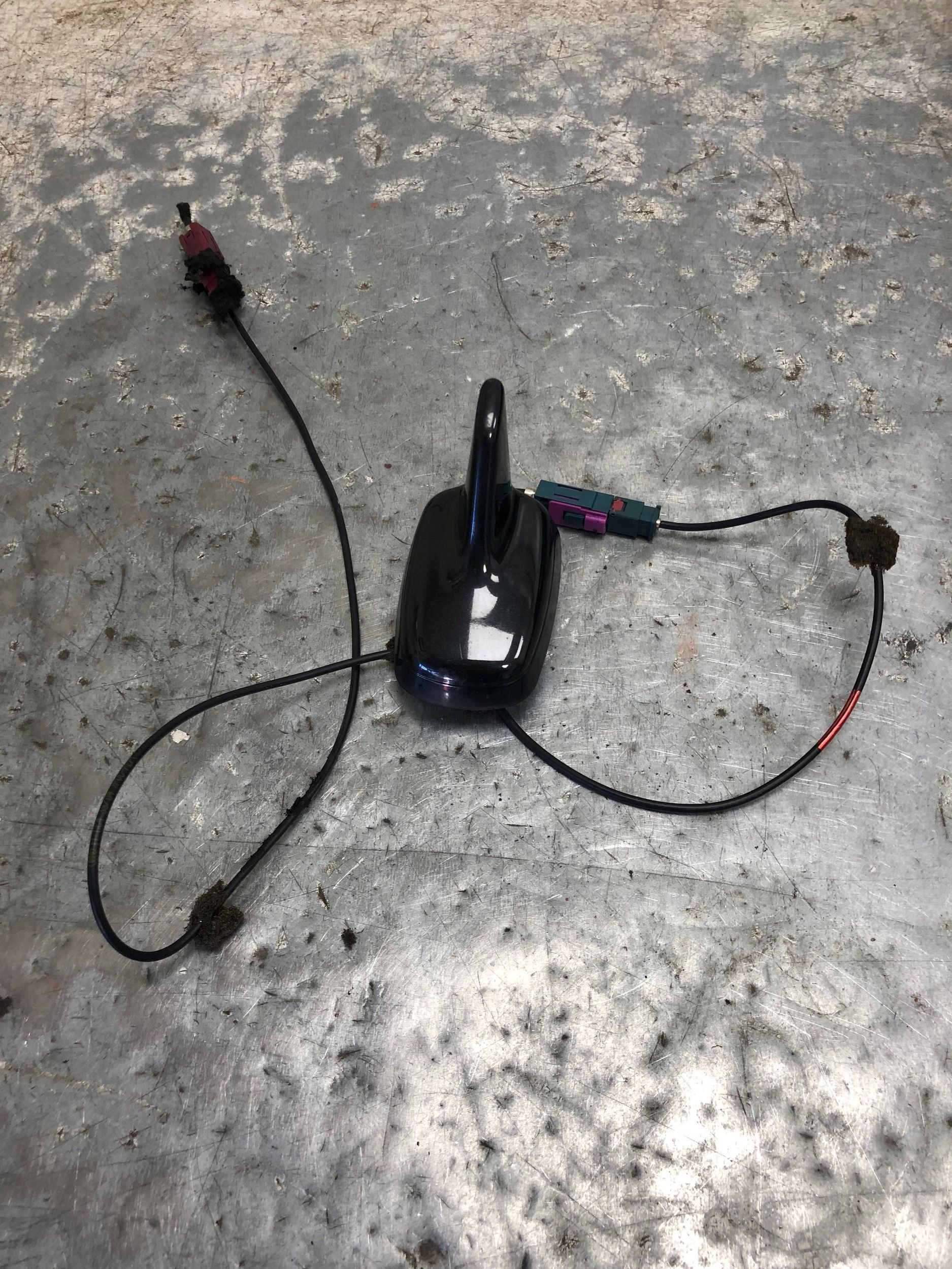 Antenne Toit AUDI A8 D3 LZ9W 4E0035503R