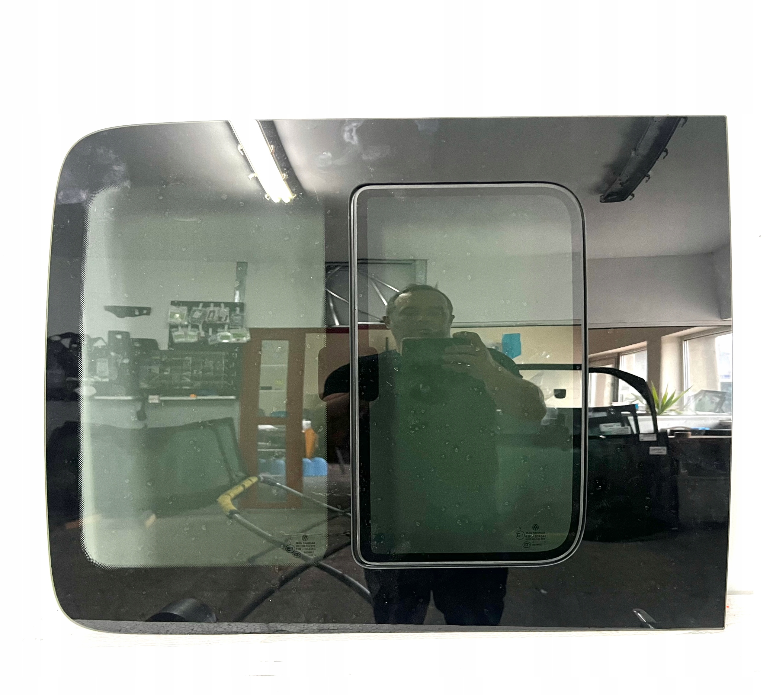 VW CADDY 2003- Szyba lewa karoseryjna środek