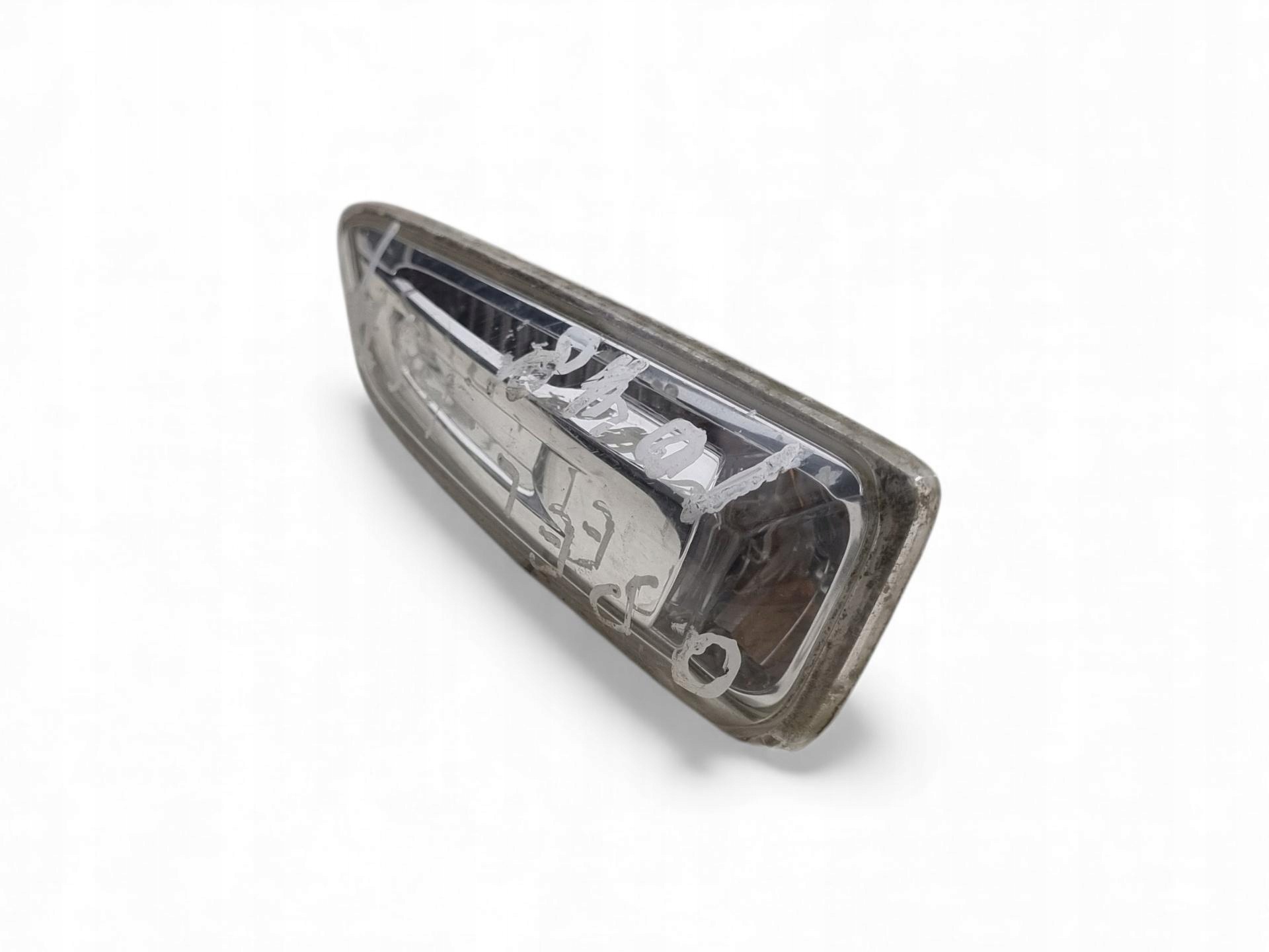 indicator of a fender front left side Opel Astra J 2011 13273103