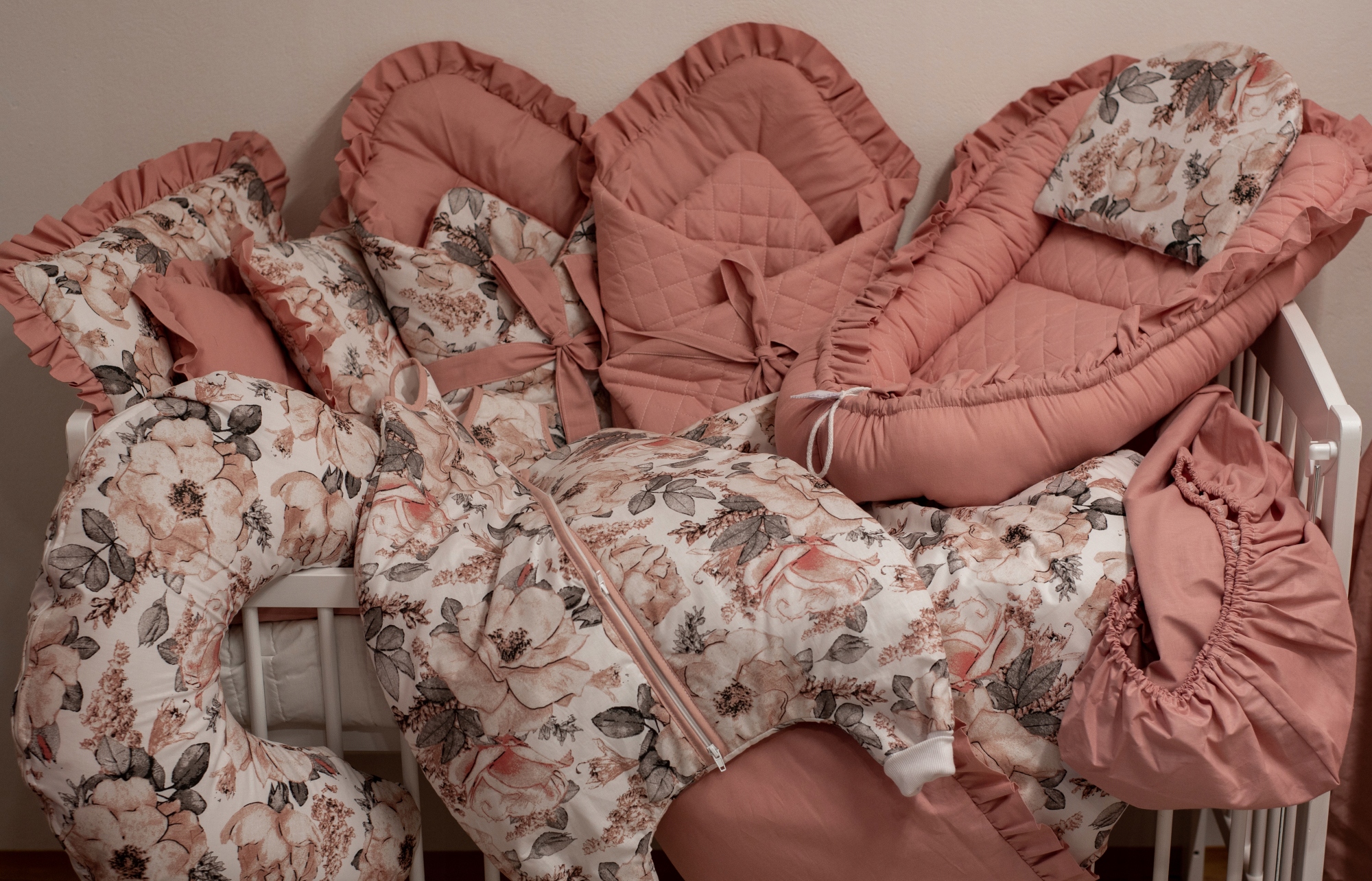 Otulacz Kokon Gniazdo Kojec PIKOWANY z falbanką Płeć dziewczynki