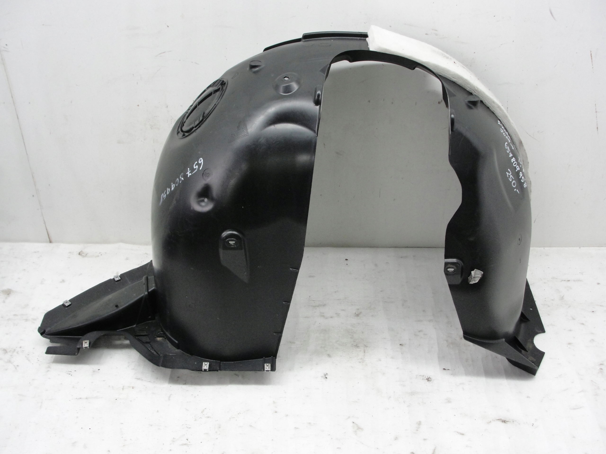 подкрылок перед правый SKODA SCALA 2019- 657809958