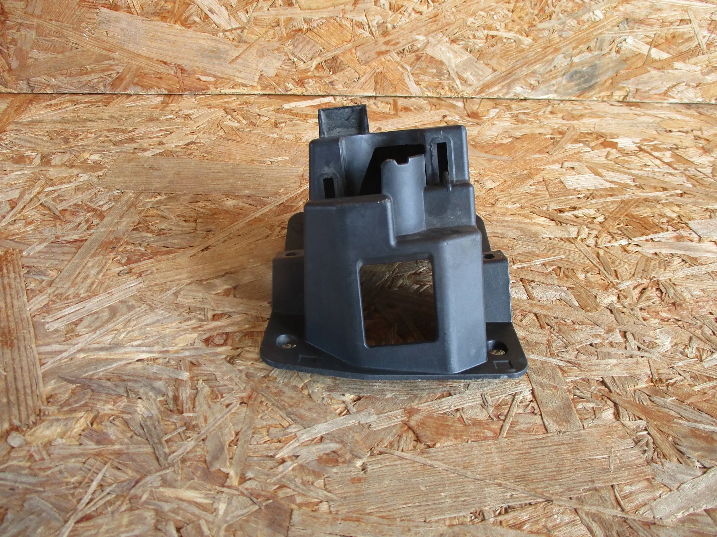 Halter der Spritzdüse links SKODA OCTAVIA III LIFT 5E0