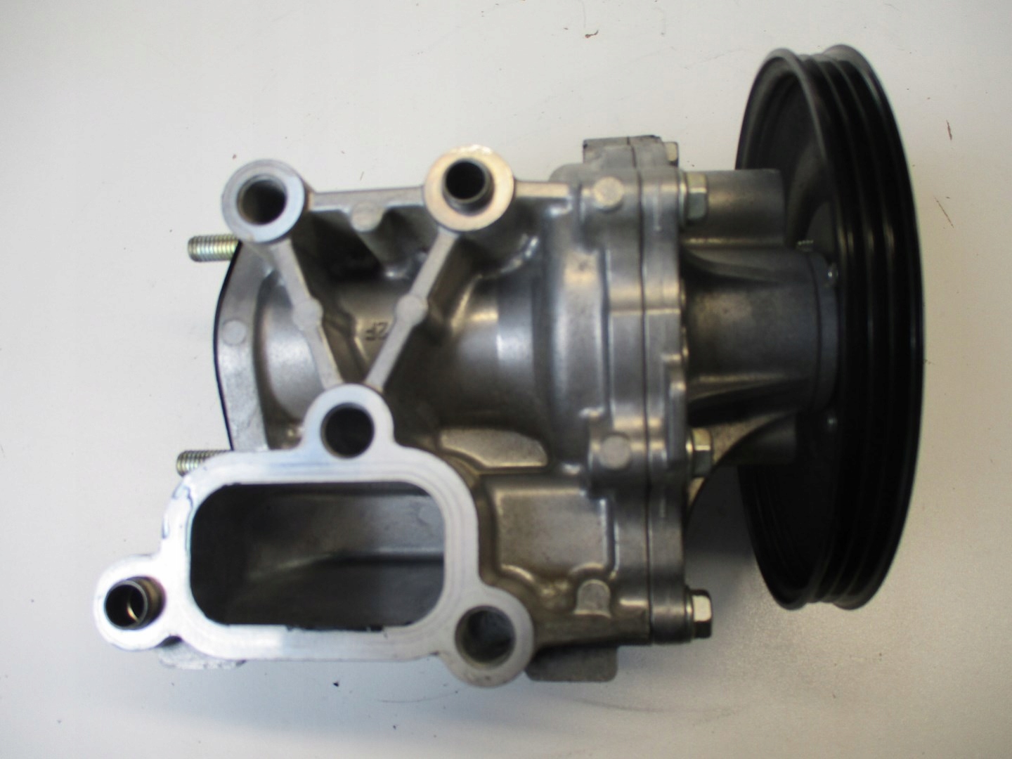 water pump MITSUBISHI OUTLANDER 3 2,2DID 18R