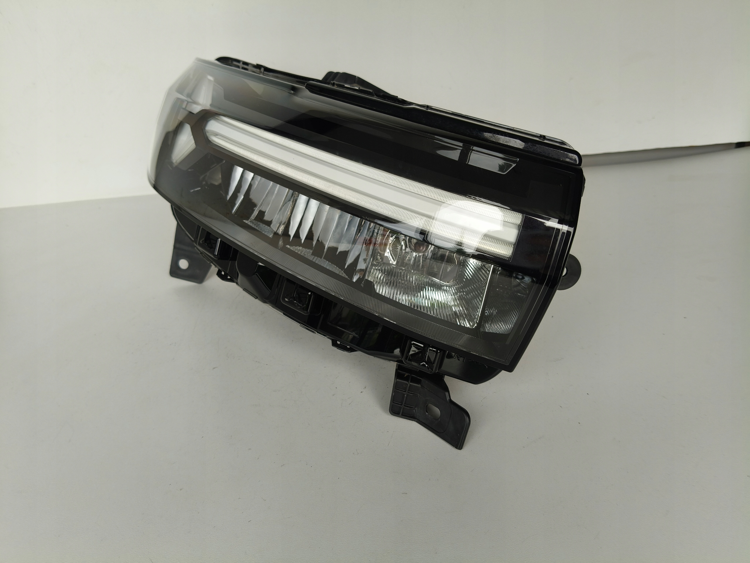 light right REFLEKTOR DACIA DUSTER III 24- FULL LED