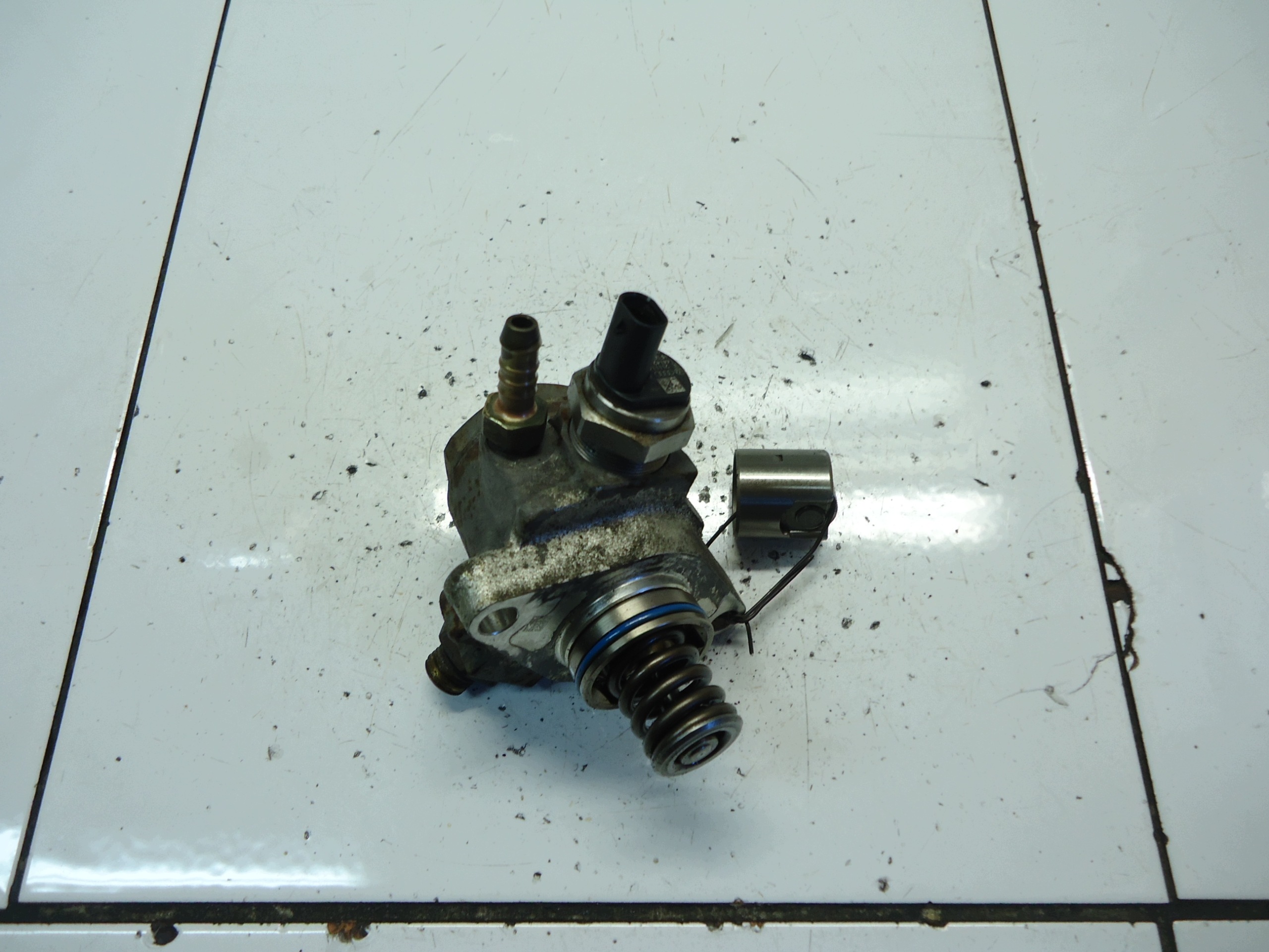VW SEAT SKODA AUDI 1.4TSI einspritzpumpe 04E127026H