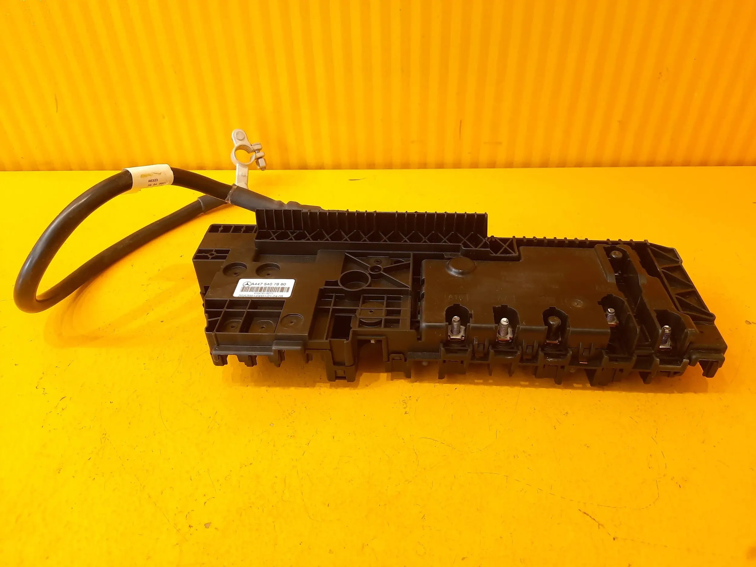 Mercedes-Benz V W447 SKRZYNKA BEZPIECZNIKÓW WYSTRZELONA A4475407880