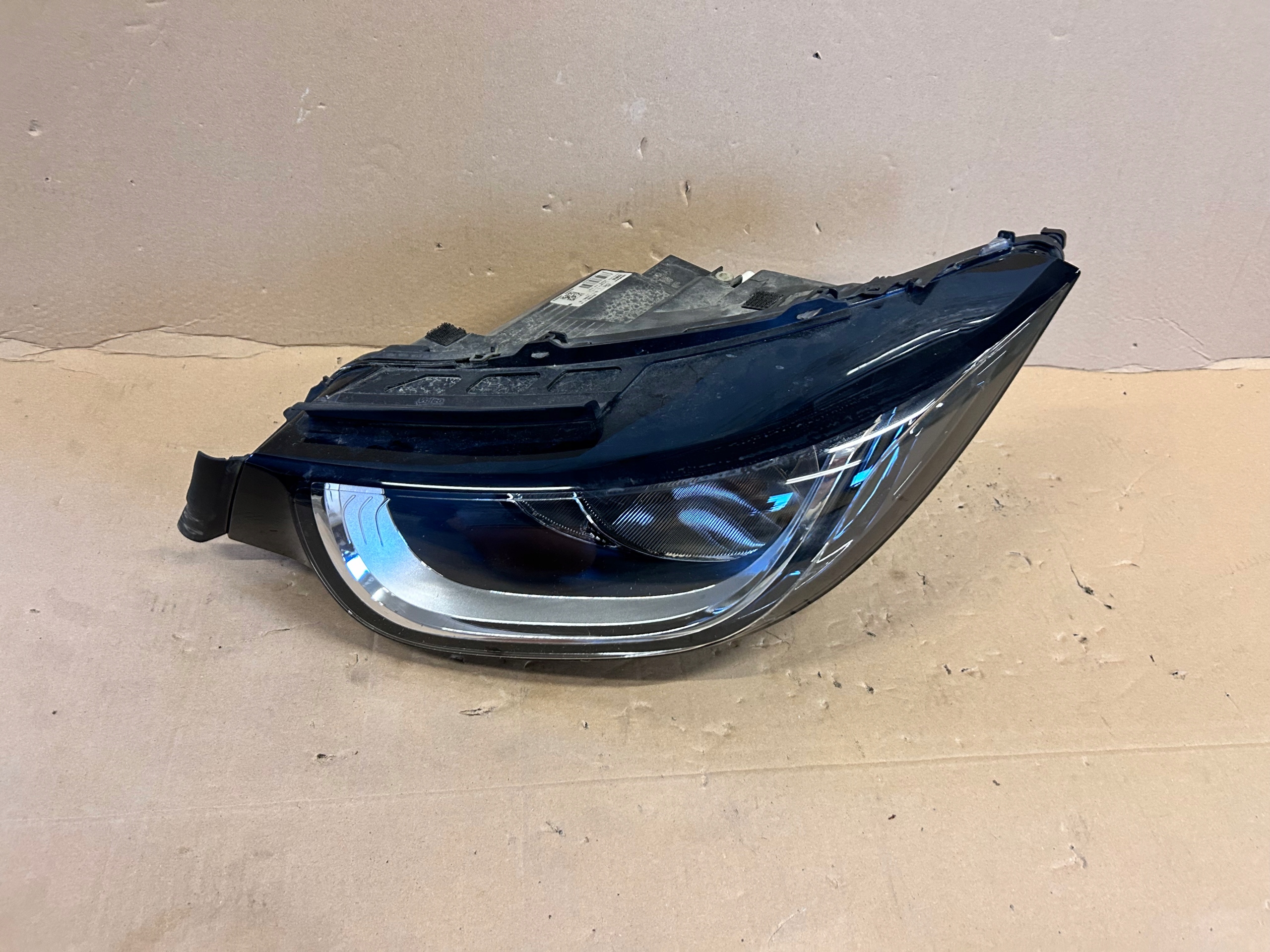 Фара передняя лева LED BMW i3 6311-7345009-08