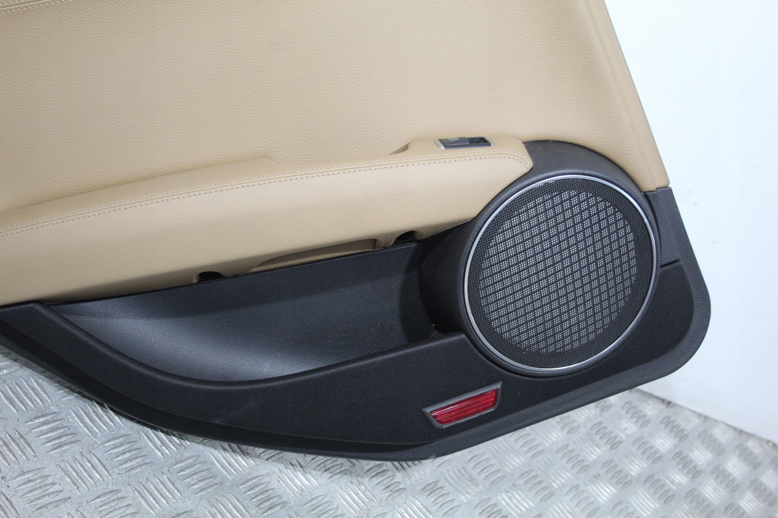 side door left rear part C-KLASA W204 LIFT KOMBI