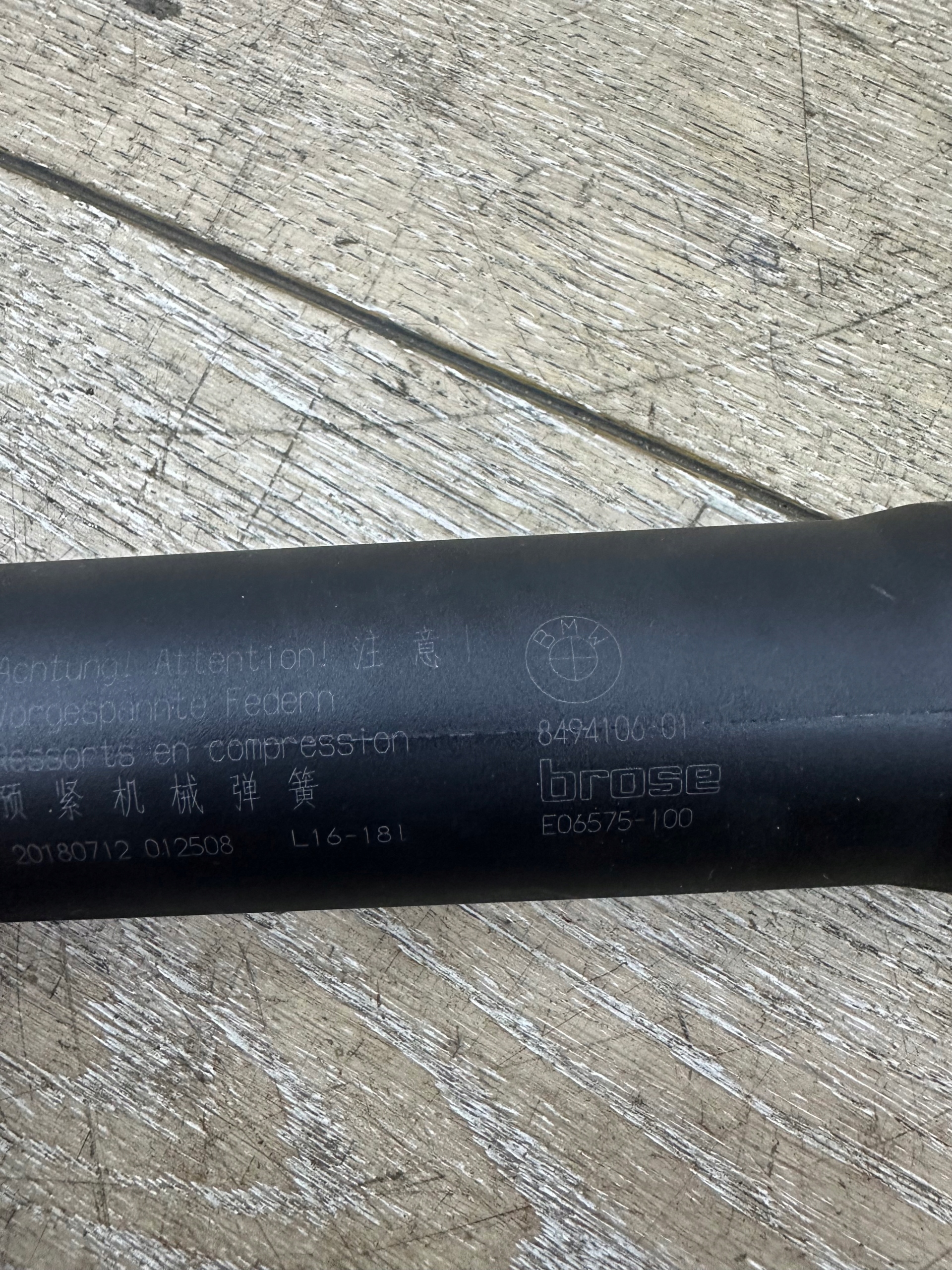 BMW 5 G31 damper bonnet boot electrical 8494106