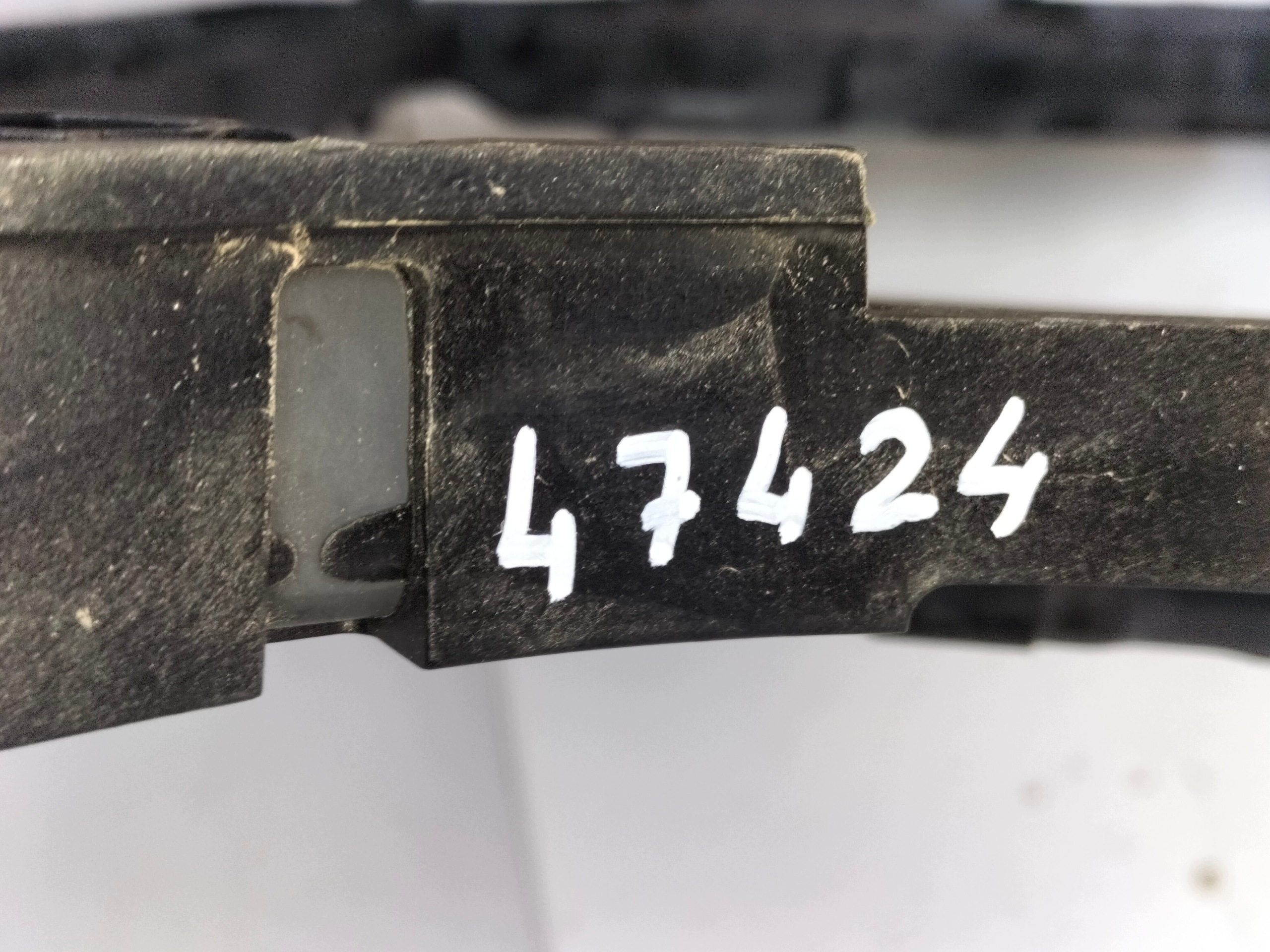 support panel for radiators pillar iron front KIA X-CEED 19- zakuty , patrz numer