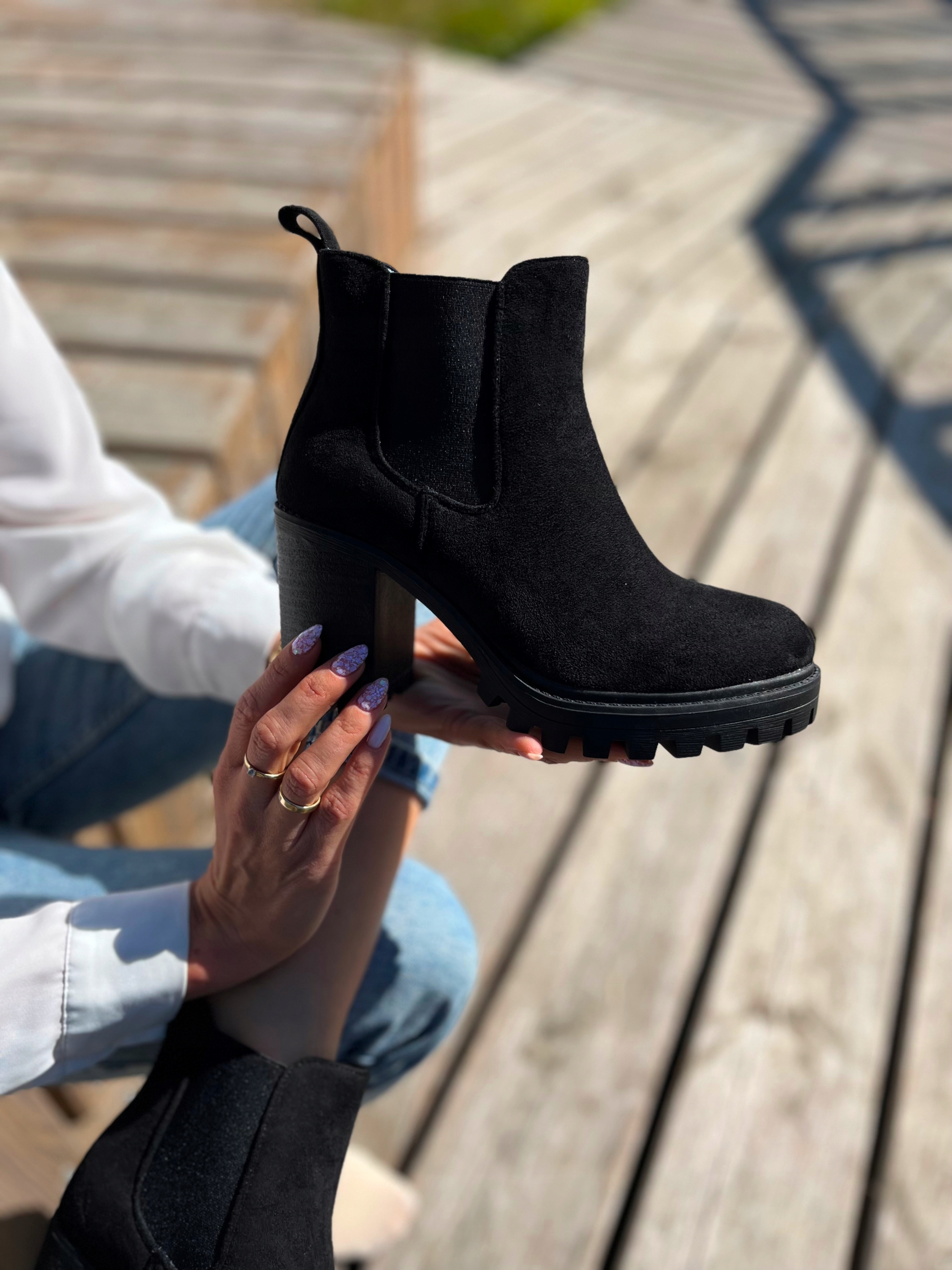 BOTKI DAMSKIE CZARNE ZAMSZOWE NA SŁUPKU 39 Marka Seastar