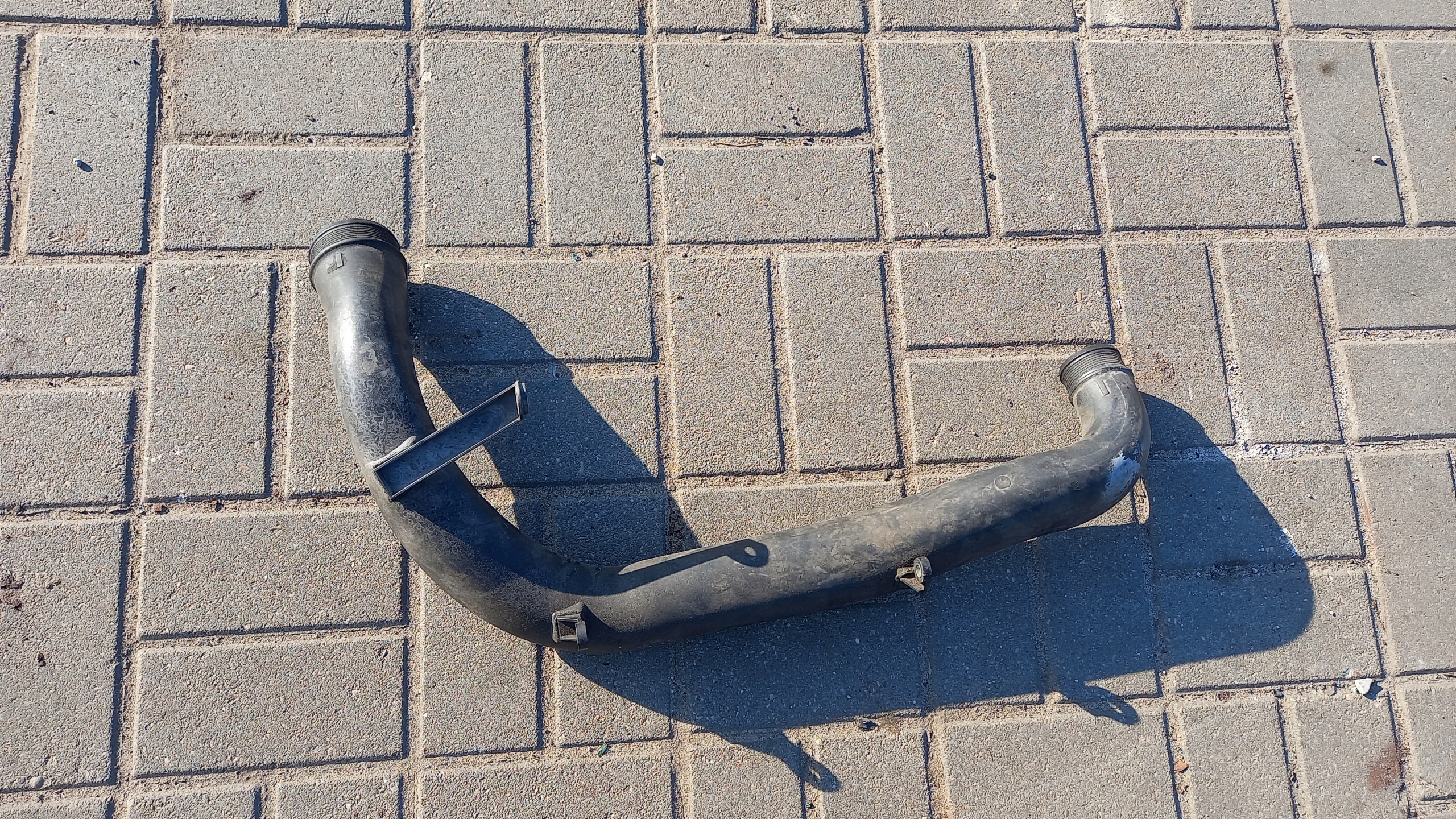 ВПУСКНА ТРУБА ІНТЕРКУЛЕРА VOLVO XC60