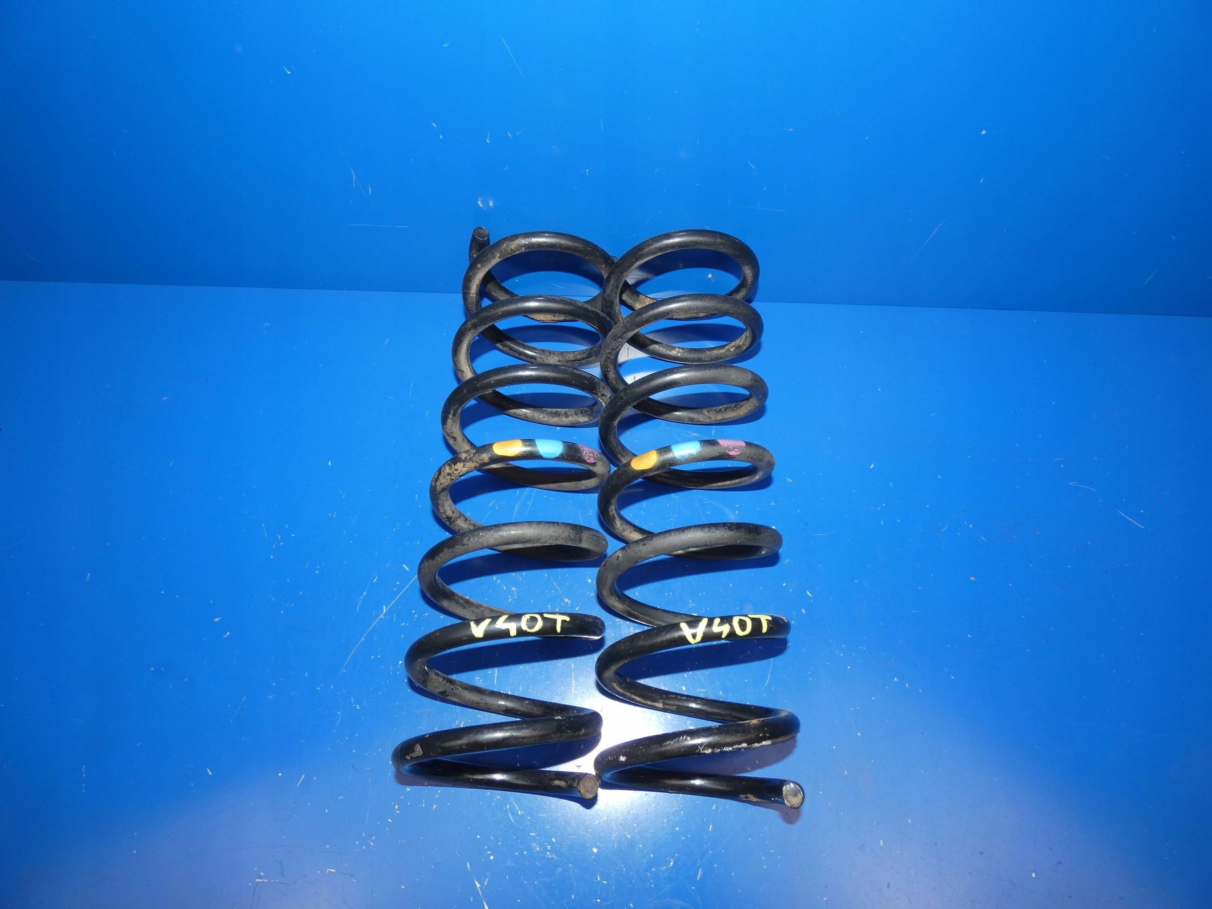 VOLVO V40 II springs springing rear part rear. KOMPLET