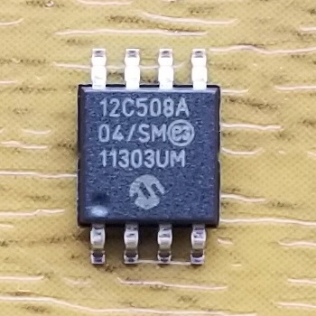 PIC12C508AT-04/SM mikrokontroler 8bit, 512B, 25B, 4MHz