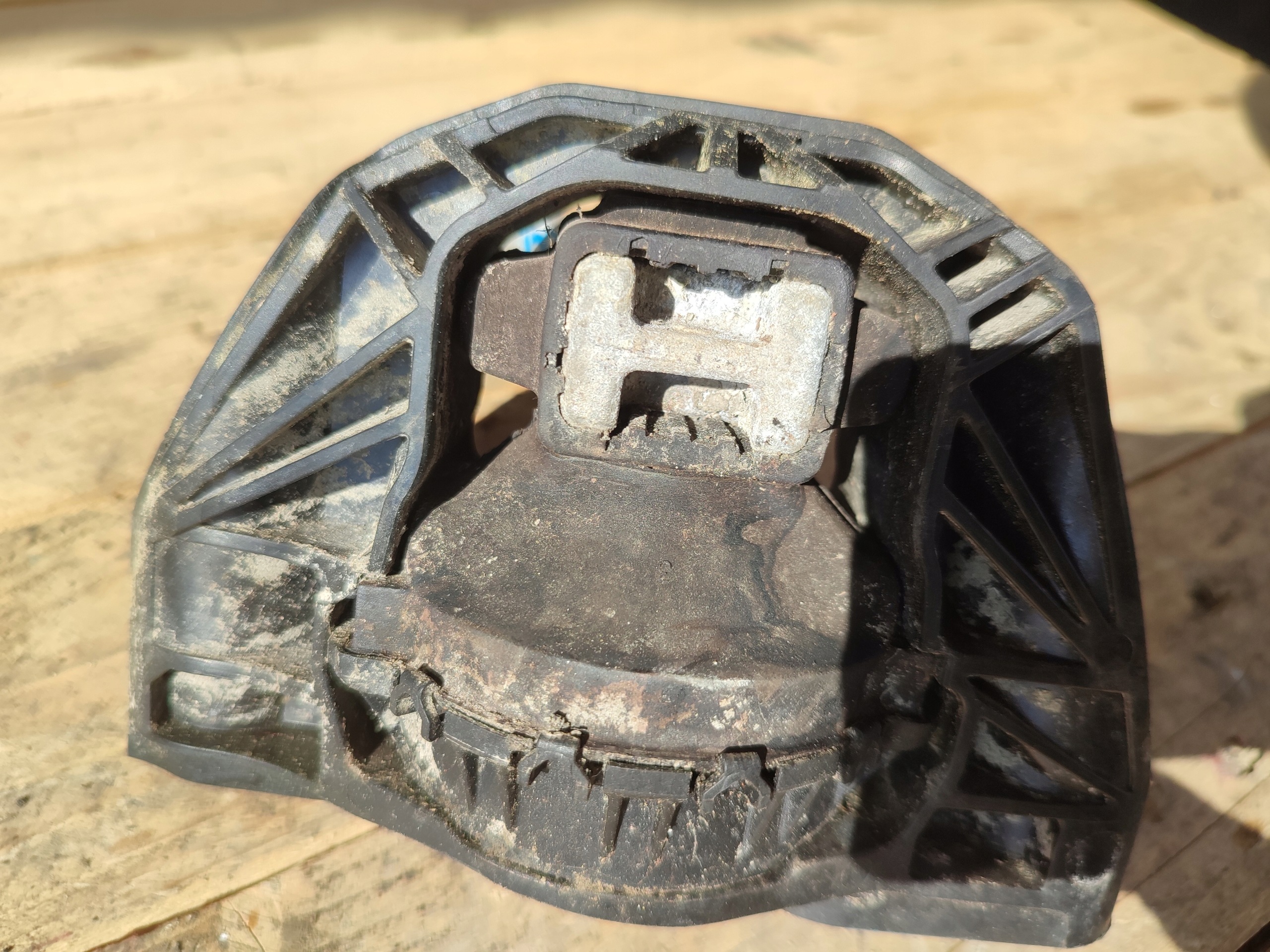 holder engine mount PEUGEOT 208 and 9676780580