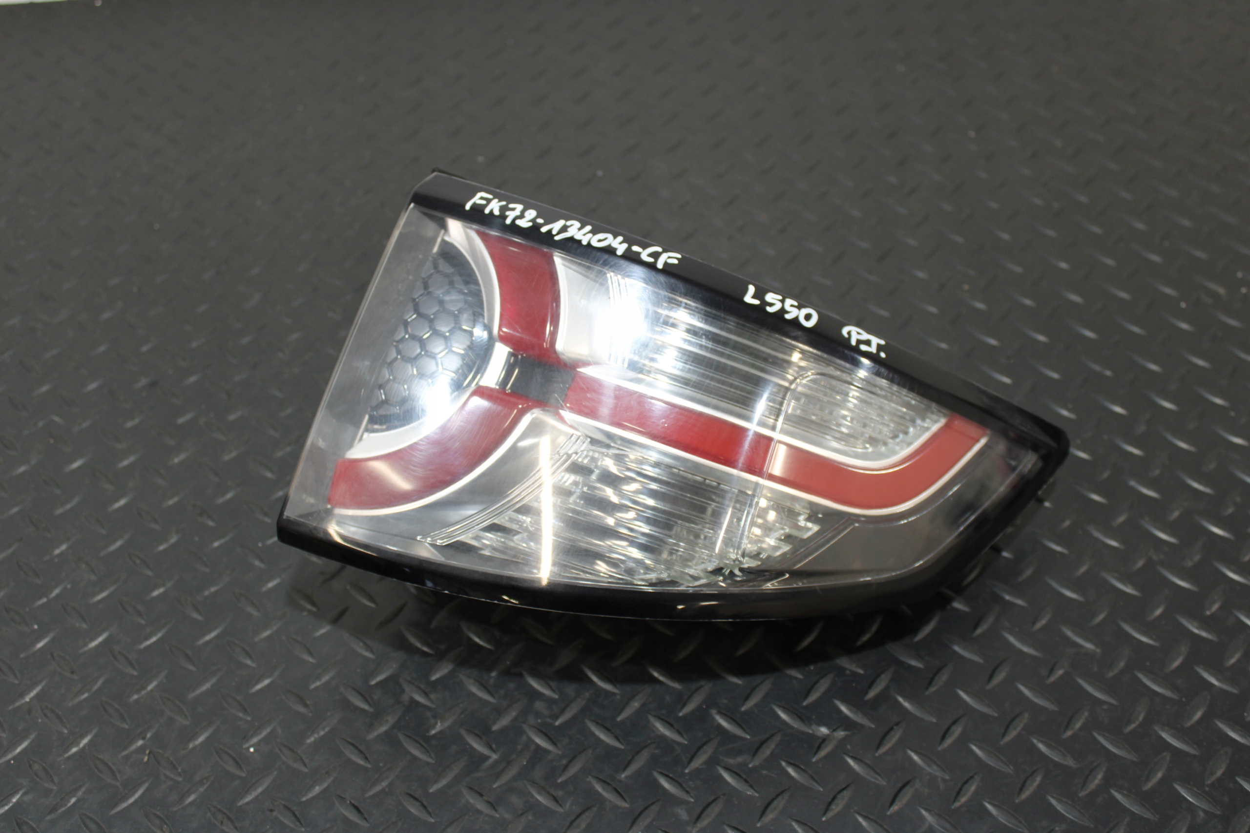 LAMPA PRAWY TYŁ RANGE ROVER DISCOVERY SPORT L550 FK72-13404-CF