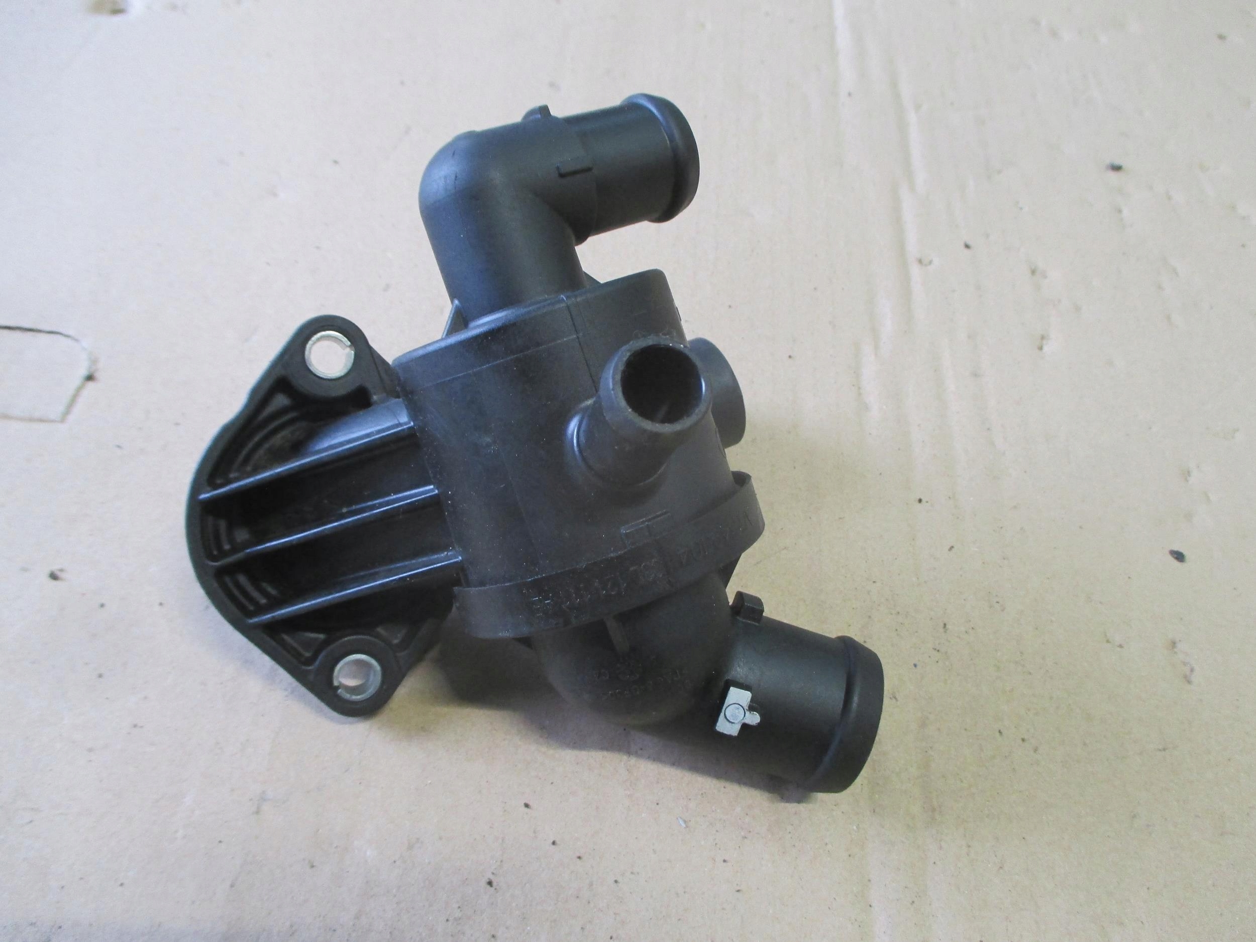 VW AUDI SKODA OBUDOWA TERMOSTATU V7549004