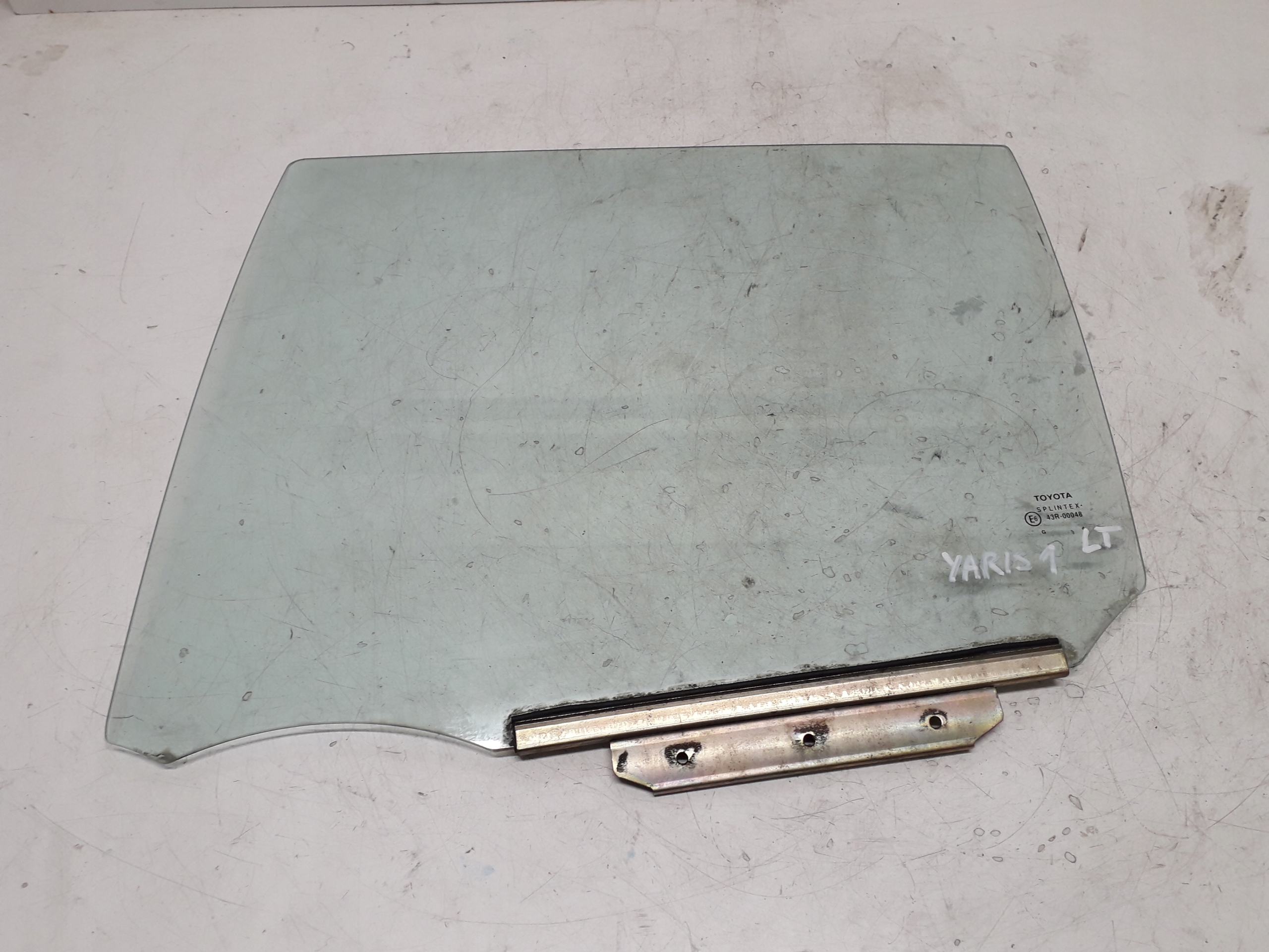 TOYOTA YARIS I 1 02-06 LIFT SZYBA LEWA TYLNA TYŁ