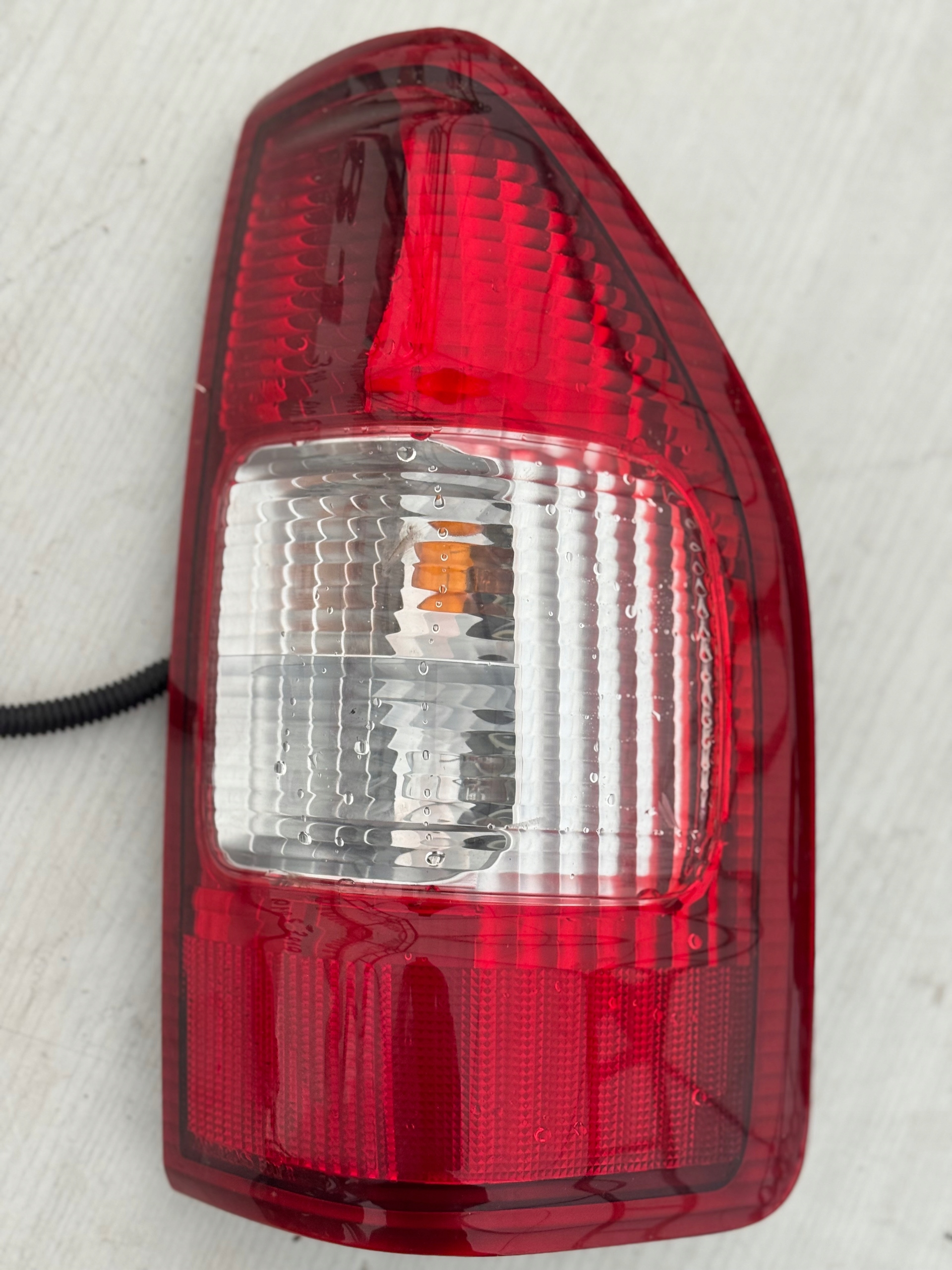 light right rear ISUZU D-MAX and 02-07 bdb