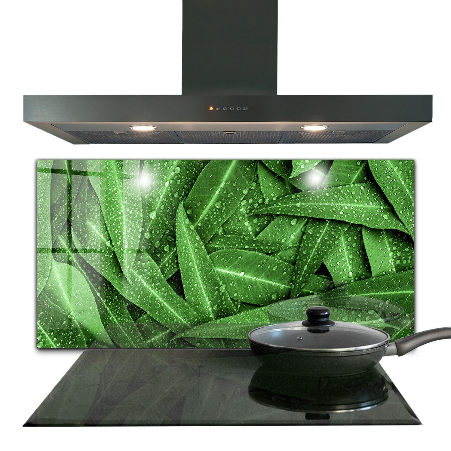 Ochranný panel Zelené listy po dešti 100 x 50 cm