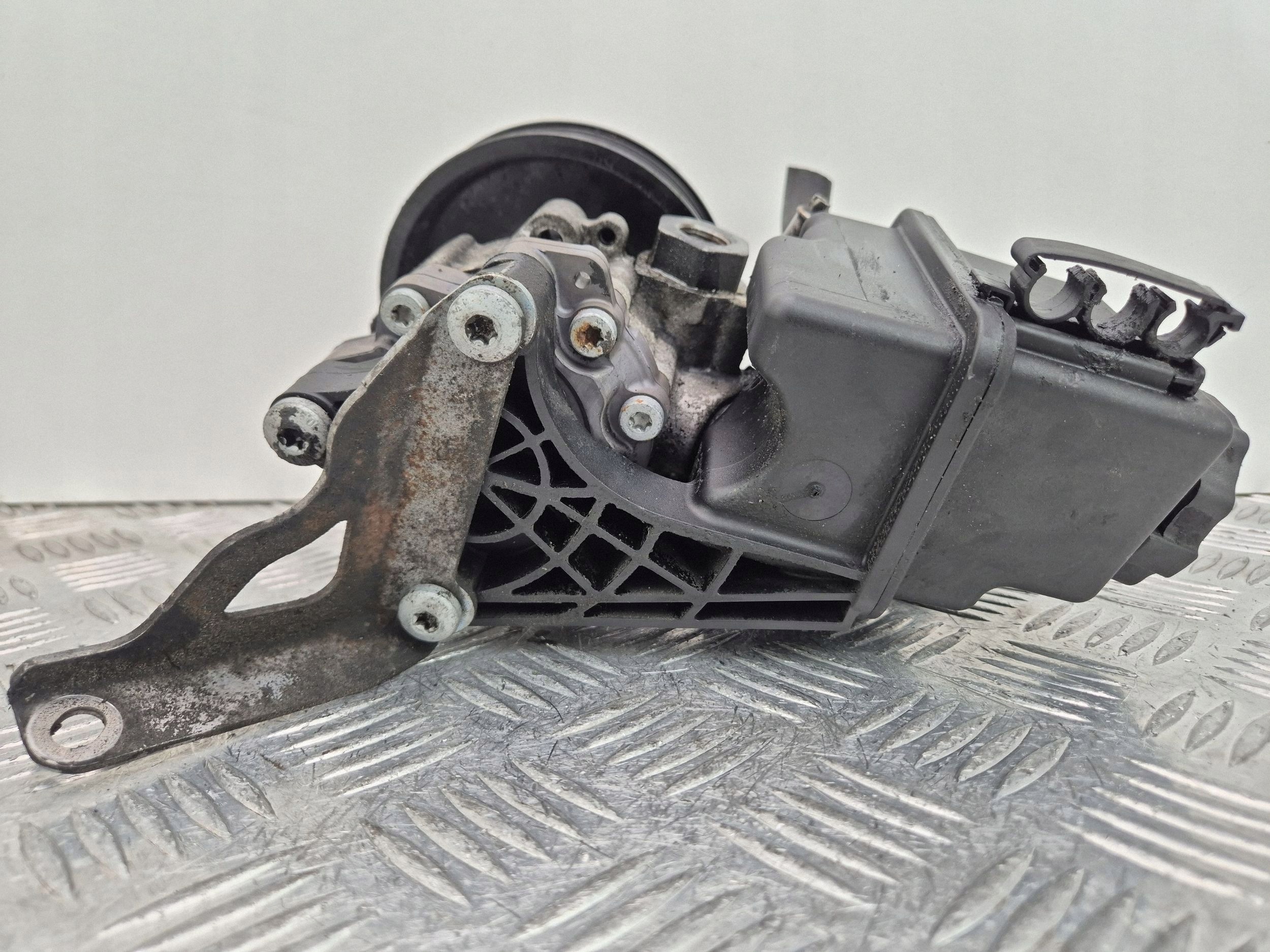 Mercedes Sprinter OM651 2.2 CDI W906 servo pump A0064661701
