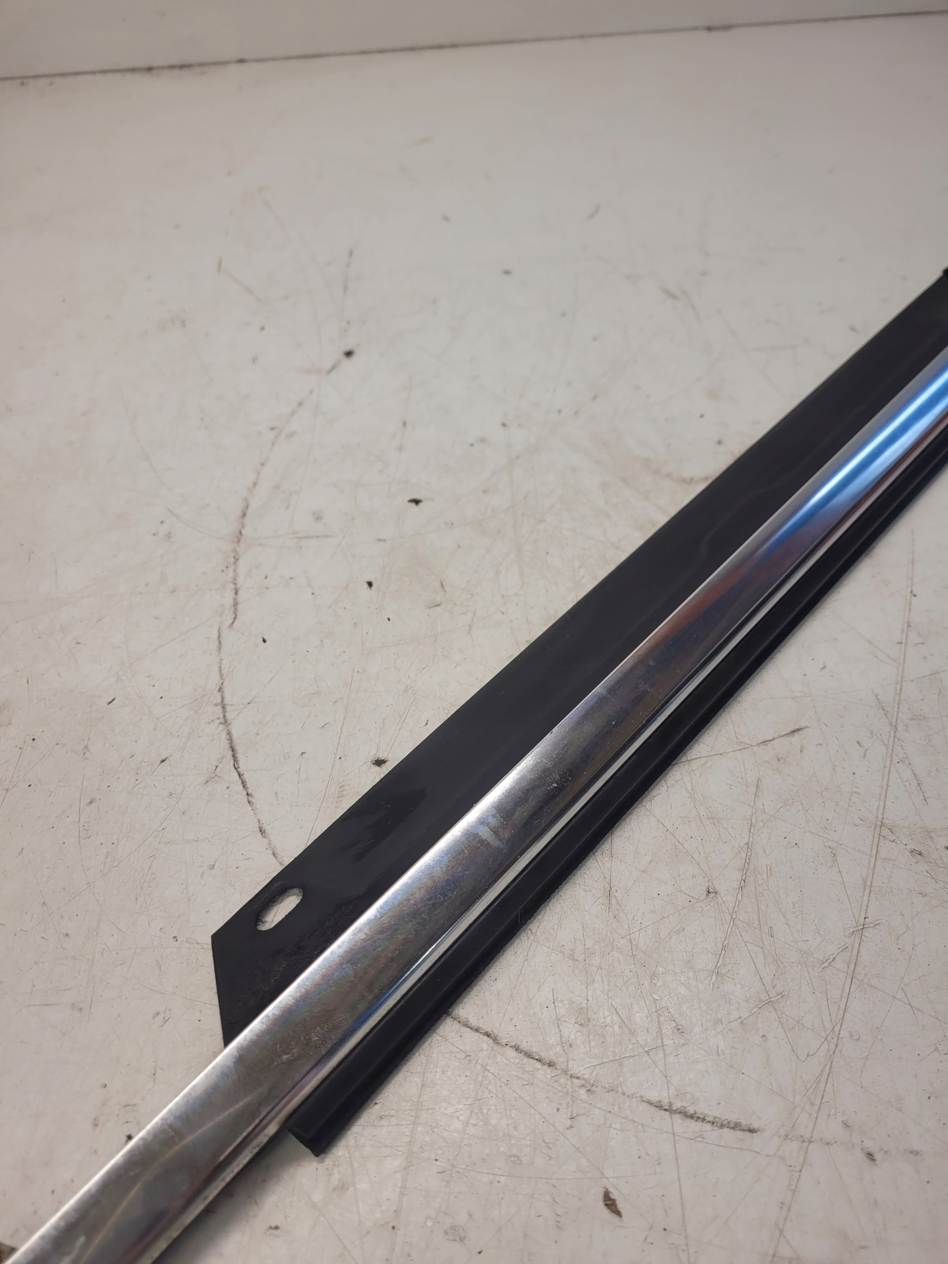 moulding CHROM windows door right front AUDI Q7 4L 4L0853284A