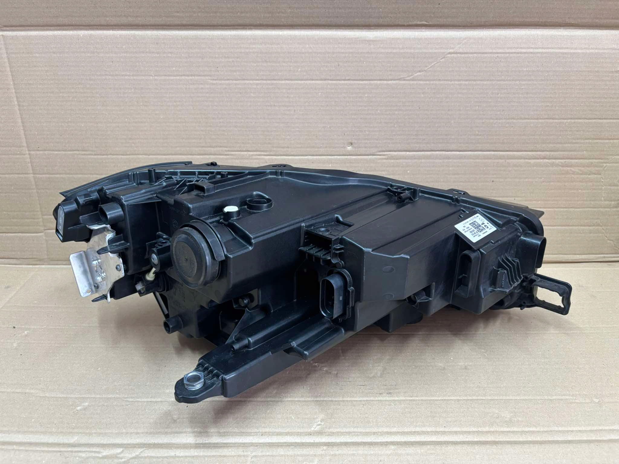 light FULL LED CRYSTAL LIGHTING left front SKODA SUPERB IV 3P1941015