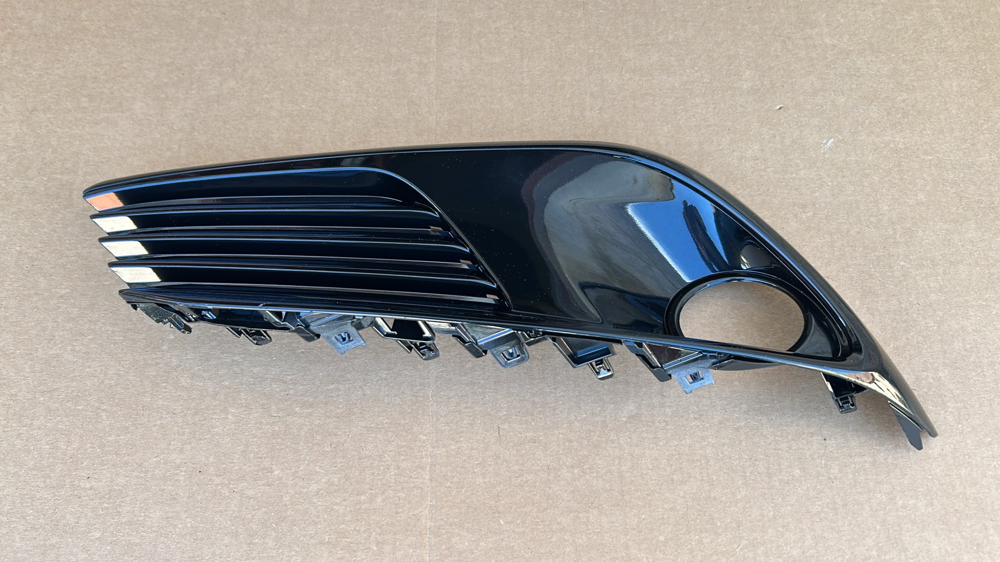 grid frame fog lights left left front TOYOTA AURIS II 15- LIFT