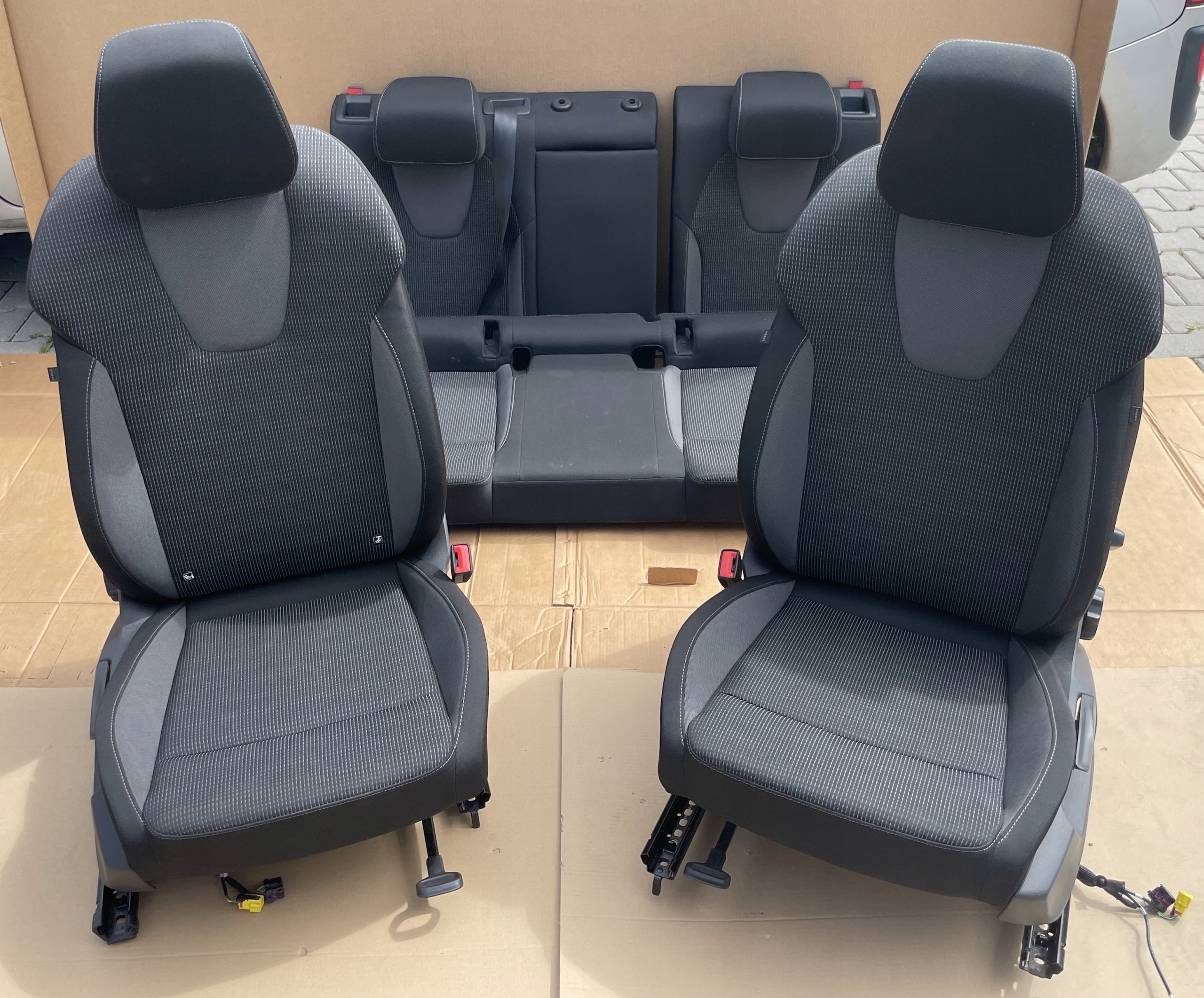 Siège SKODA OCTAVIA IV KOMBI Comme Neuf KOMPLET
