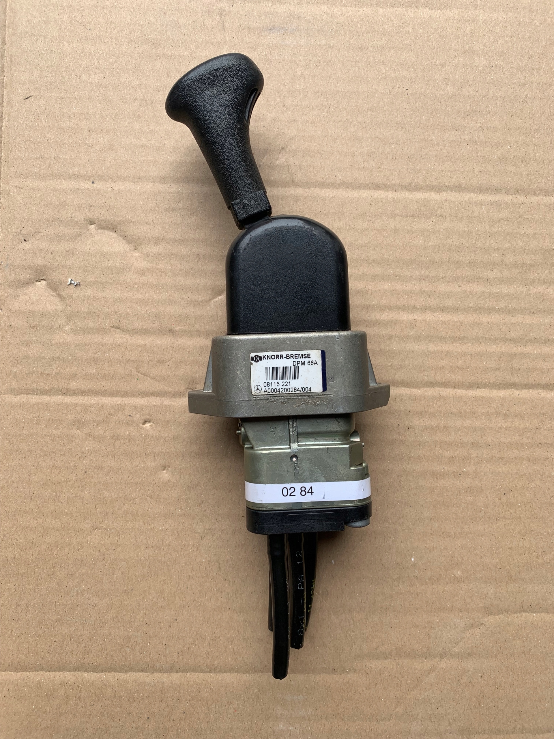 A0004200284 - РЫЧАГ КЛАПАНА РУЧНОГО ТОРМОЗА ATEGO ACTROS AXOR