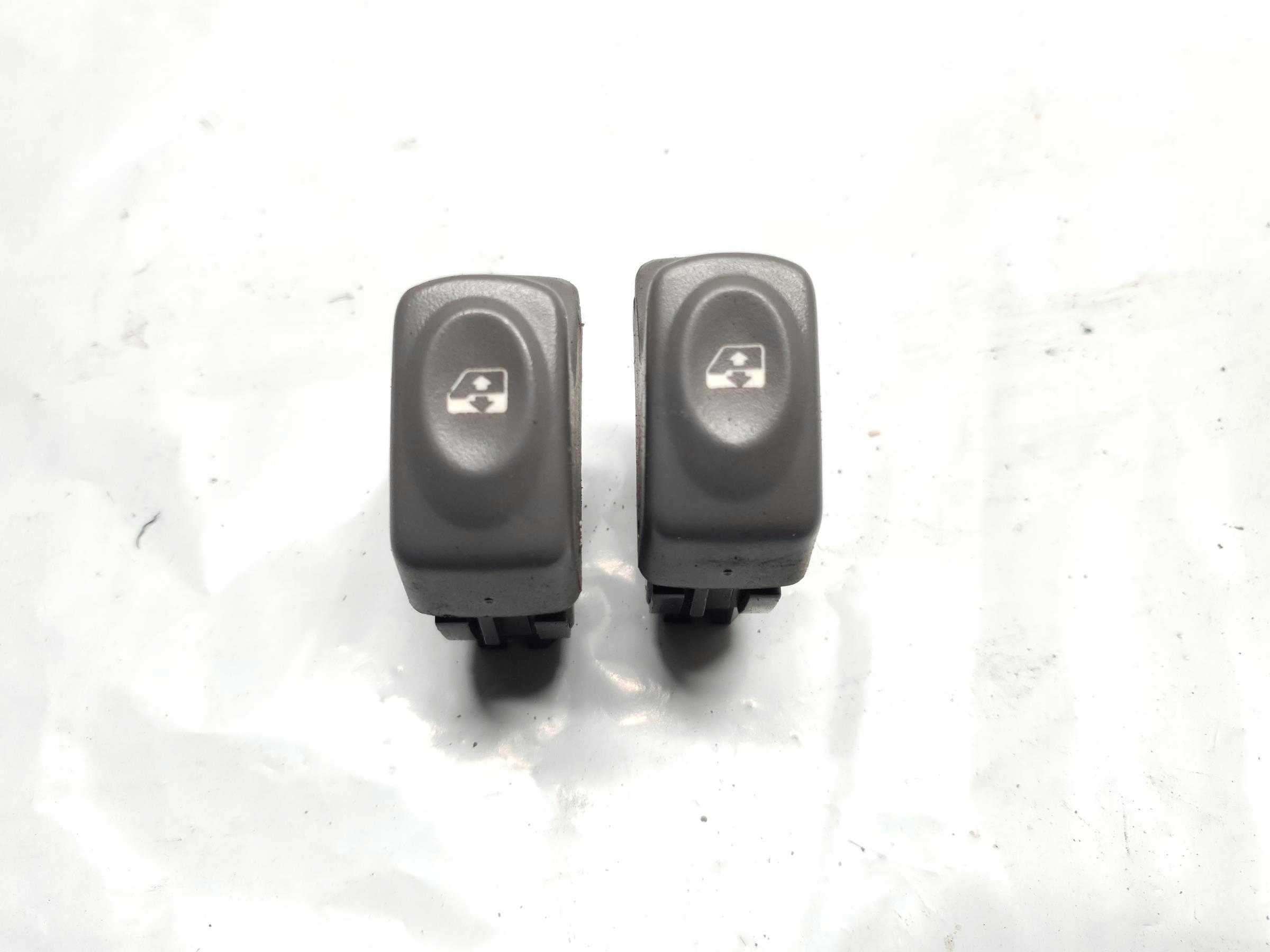 PRZEŁĄCZNIK SZYB RENAULT THALIA