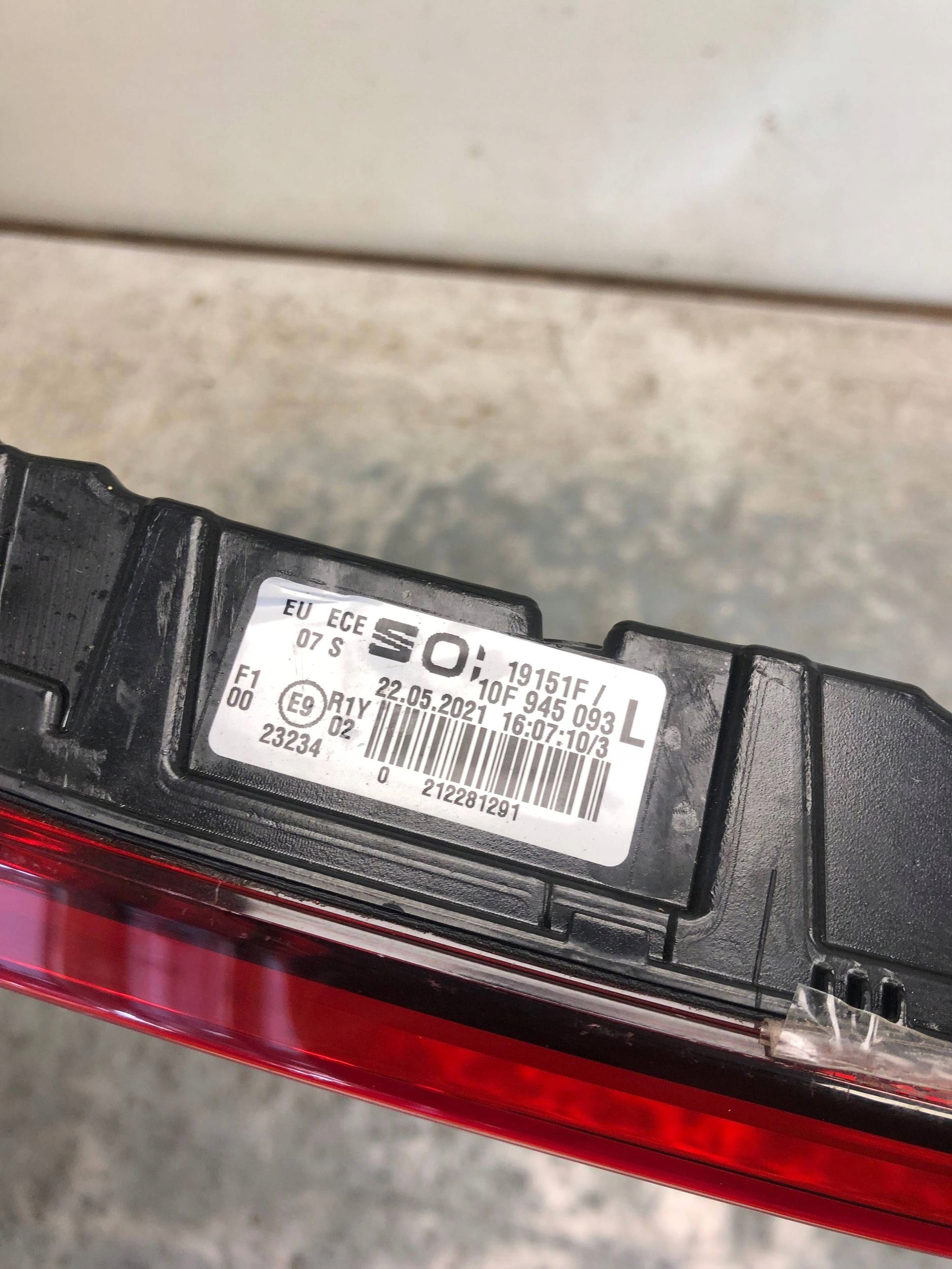light cap bonnet LED CUPRA BORN 10F945093