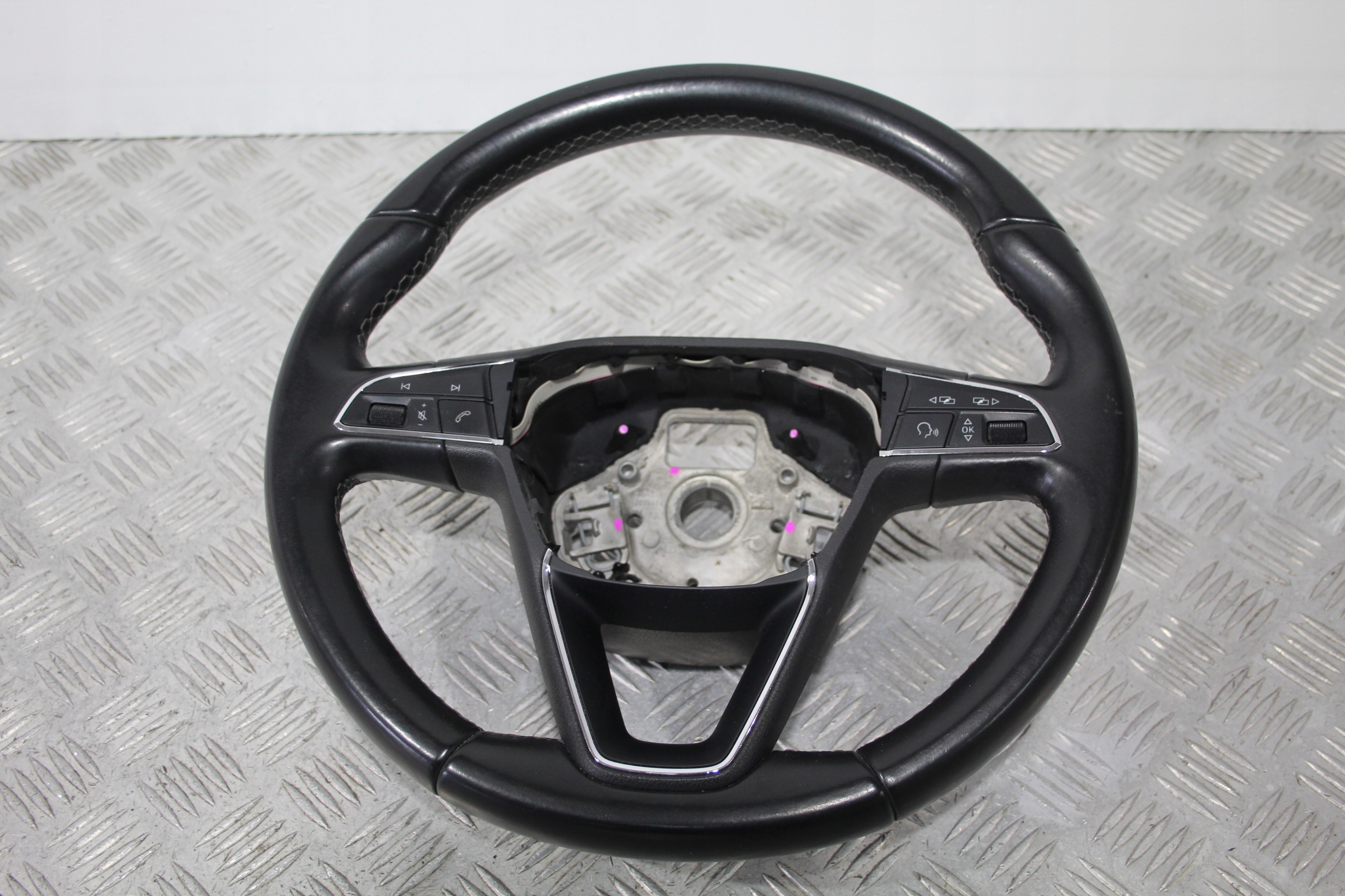 LENKRAD MULTIFUNKCJA SEAT ATECA 575 576