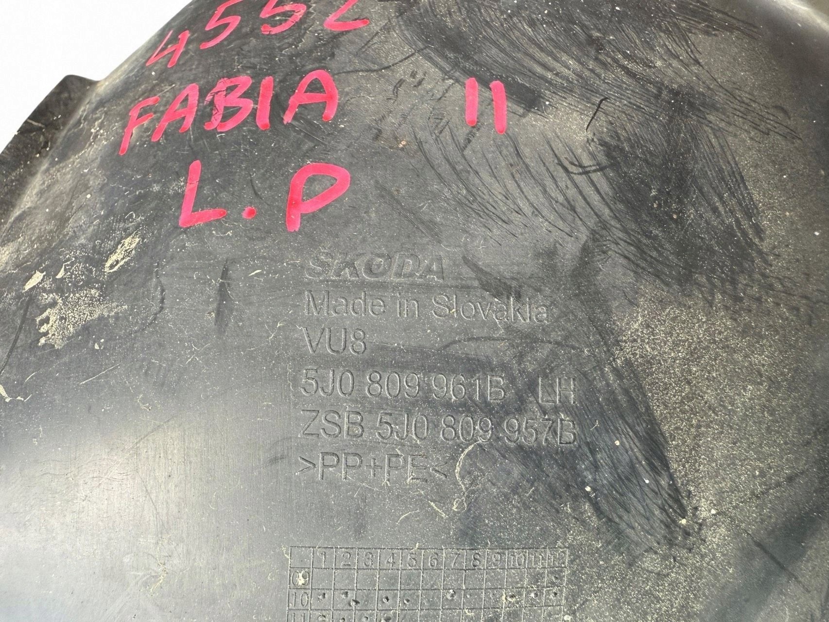 mudguard front left left front Skoda Fabia II 5J 5J0809961B
