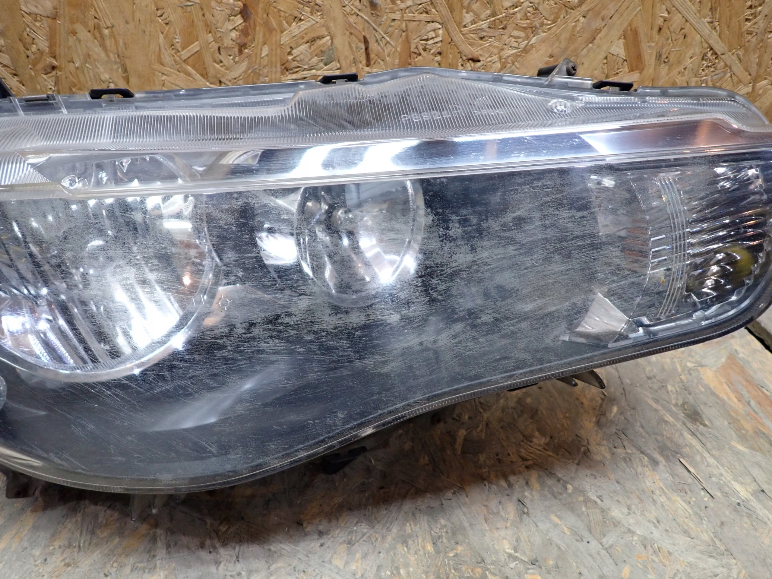 light right REFLEKTOR right MITSUBISHI OUTLANDER CW LIFT 2009-2012 8301B942