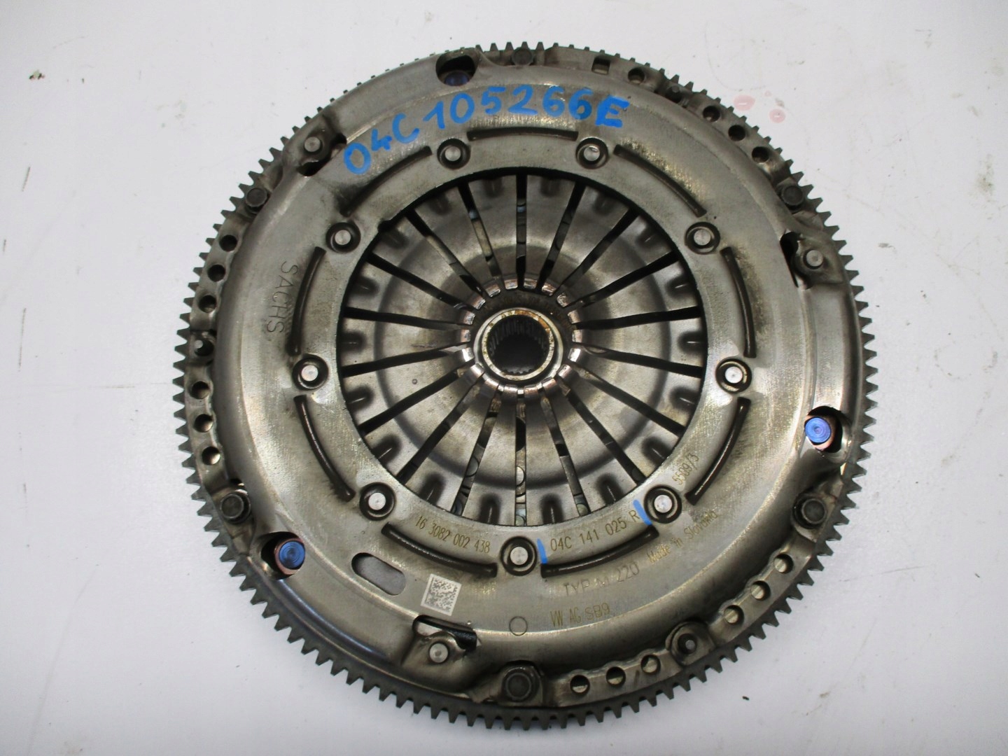 EMBRAYAGE VW 04C105266E