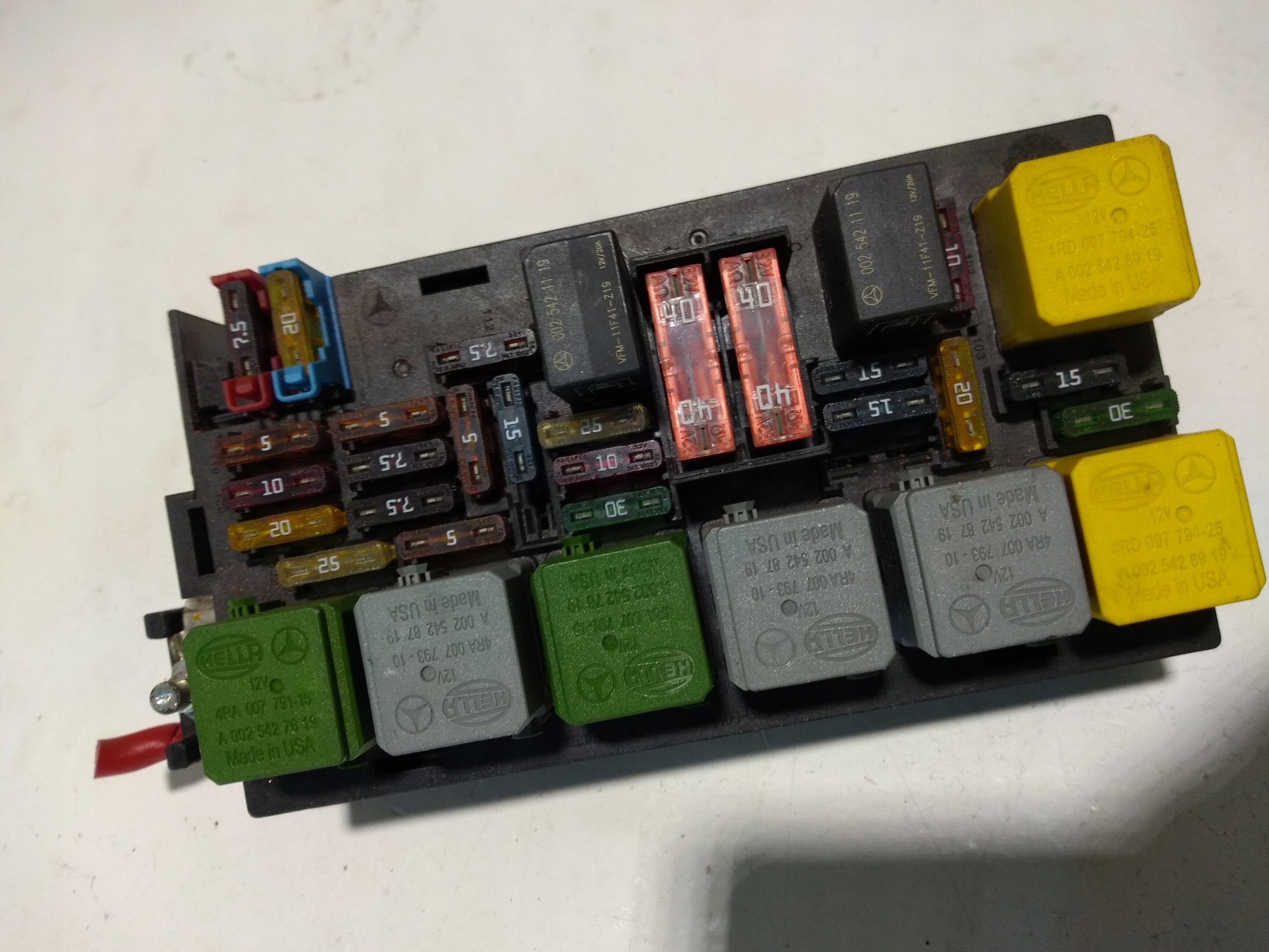 A1645403472 - Блок запобіжників MERCEDES W251 W164 X164