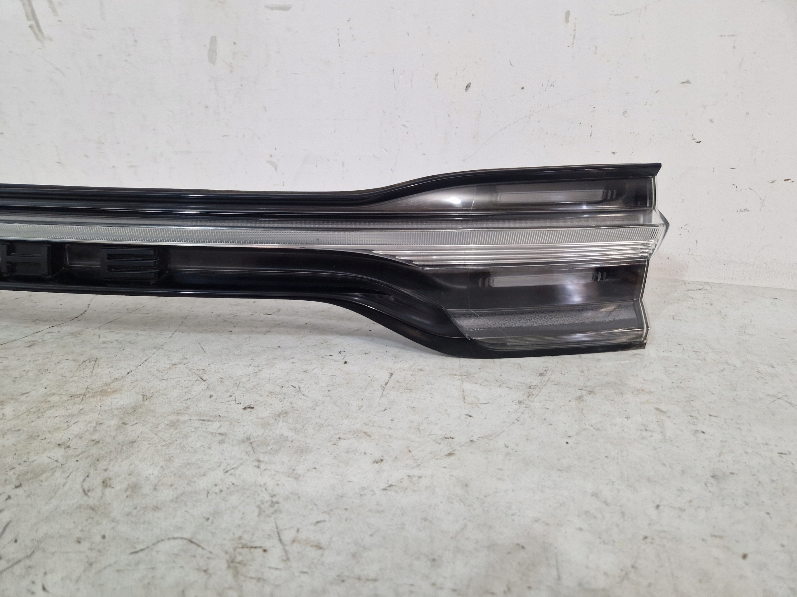cap bonnet boot rear part light LED PORSCHE MACAN LIFT GTS 95B945308E