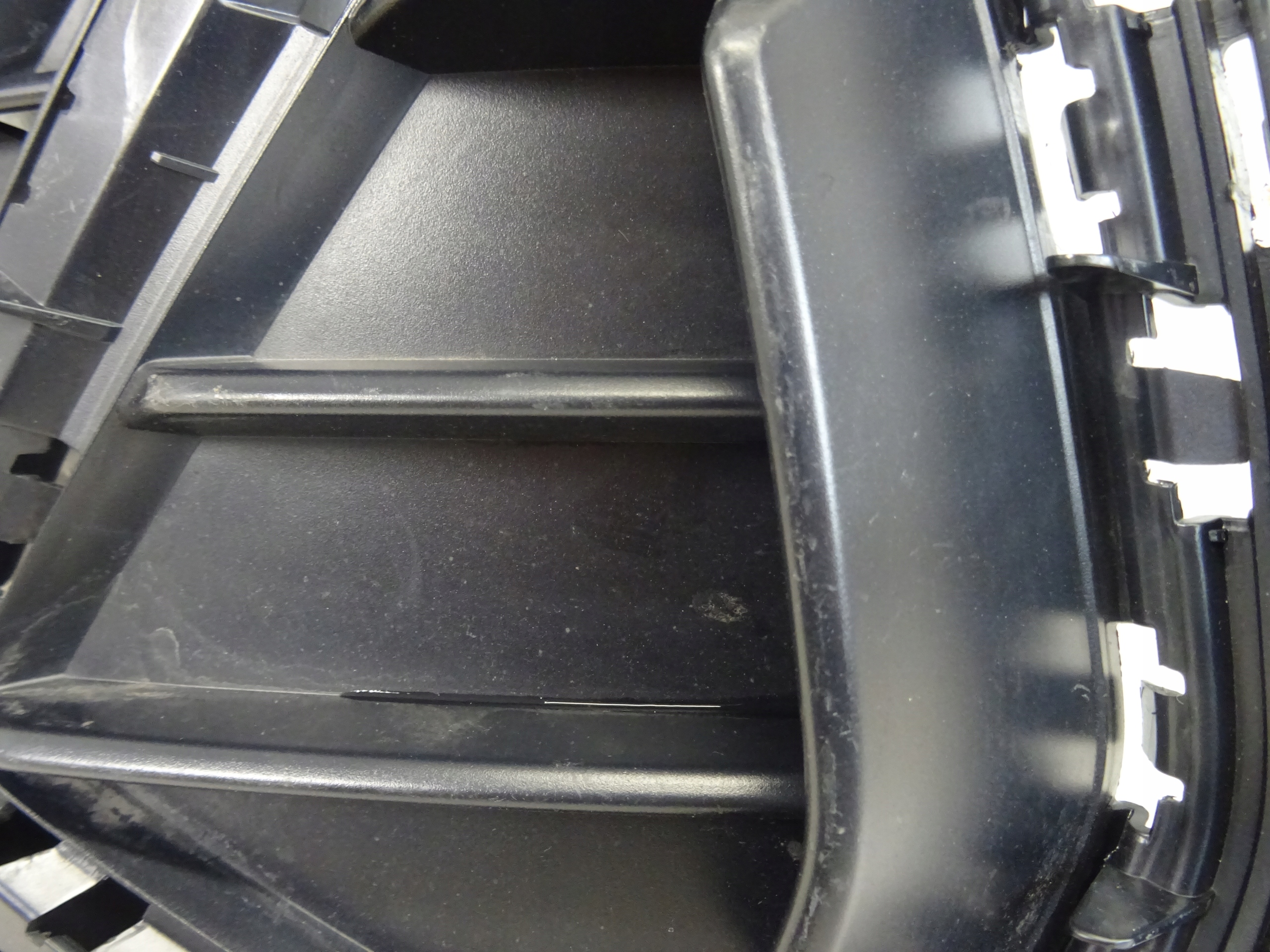 grid of a bumper front front left AUDI Q3 83A 83A807681D