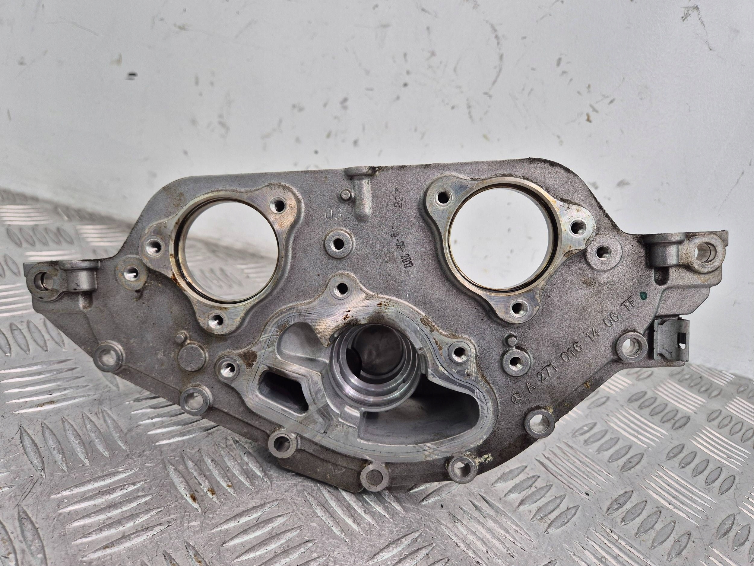MERCEDES E200 CGI W212 Couvercle carter distribution A2710161406