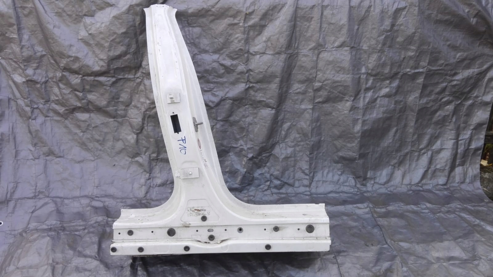 BMW 5 F10 F11 центральная стойка правый порог