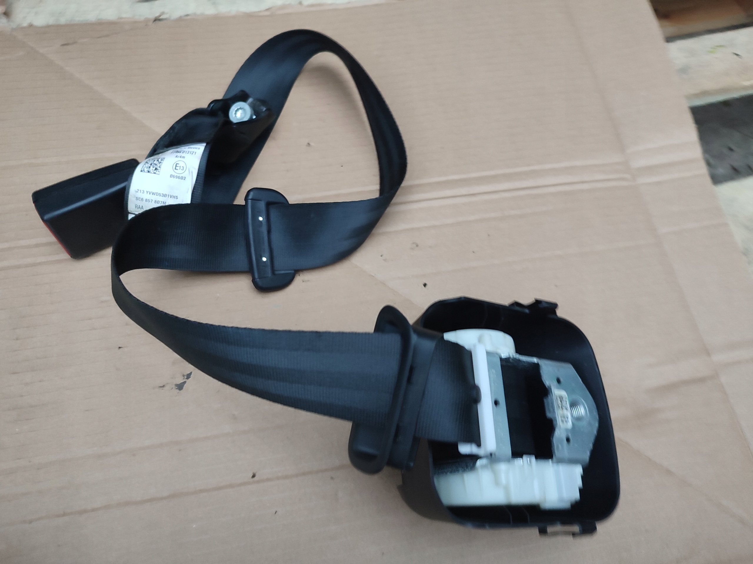 Gurten Sicherheits mitte heck VOLKSWAGEN VW JETTA 5C 5C6857807M