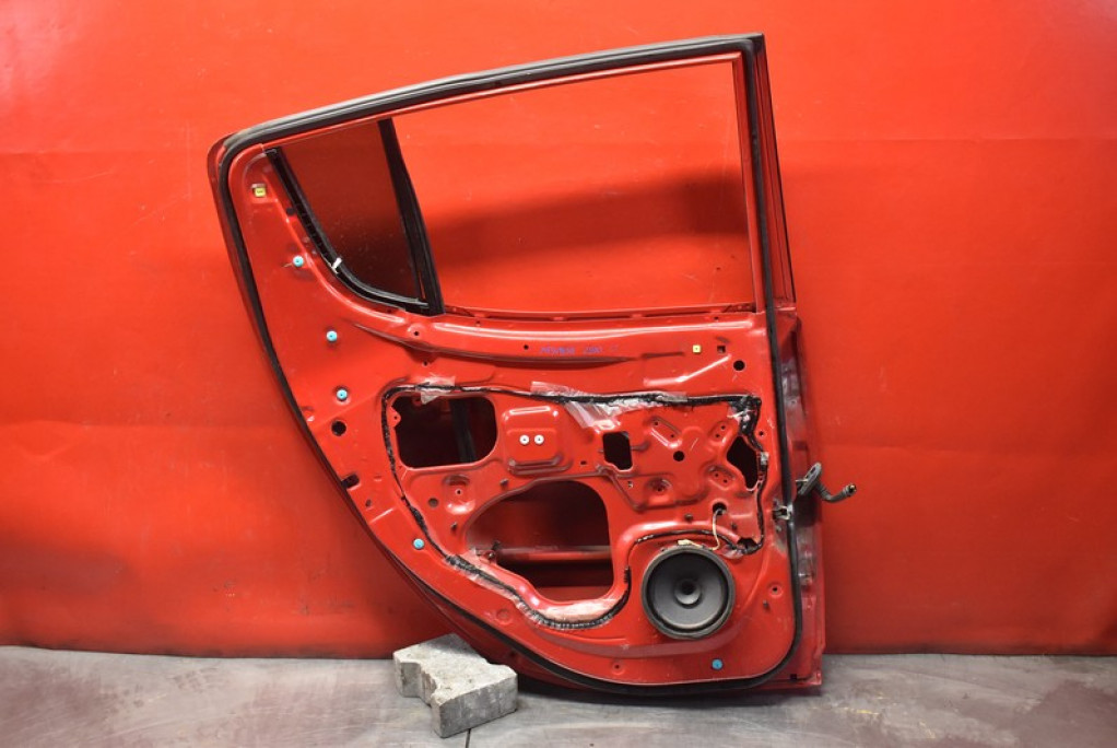 door left rear part rear. red MITSUBISHI L200 06-15