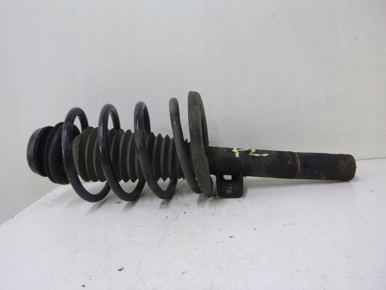 shock absorber front Volvo V70 2.4 2000 – 2007