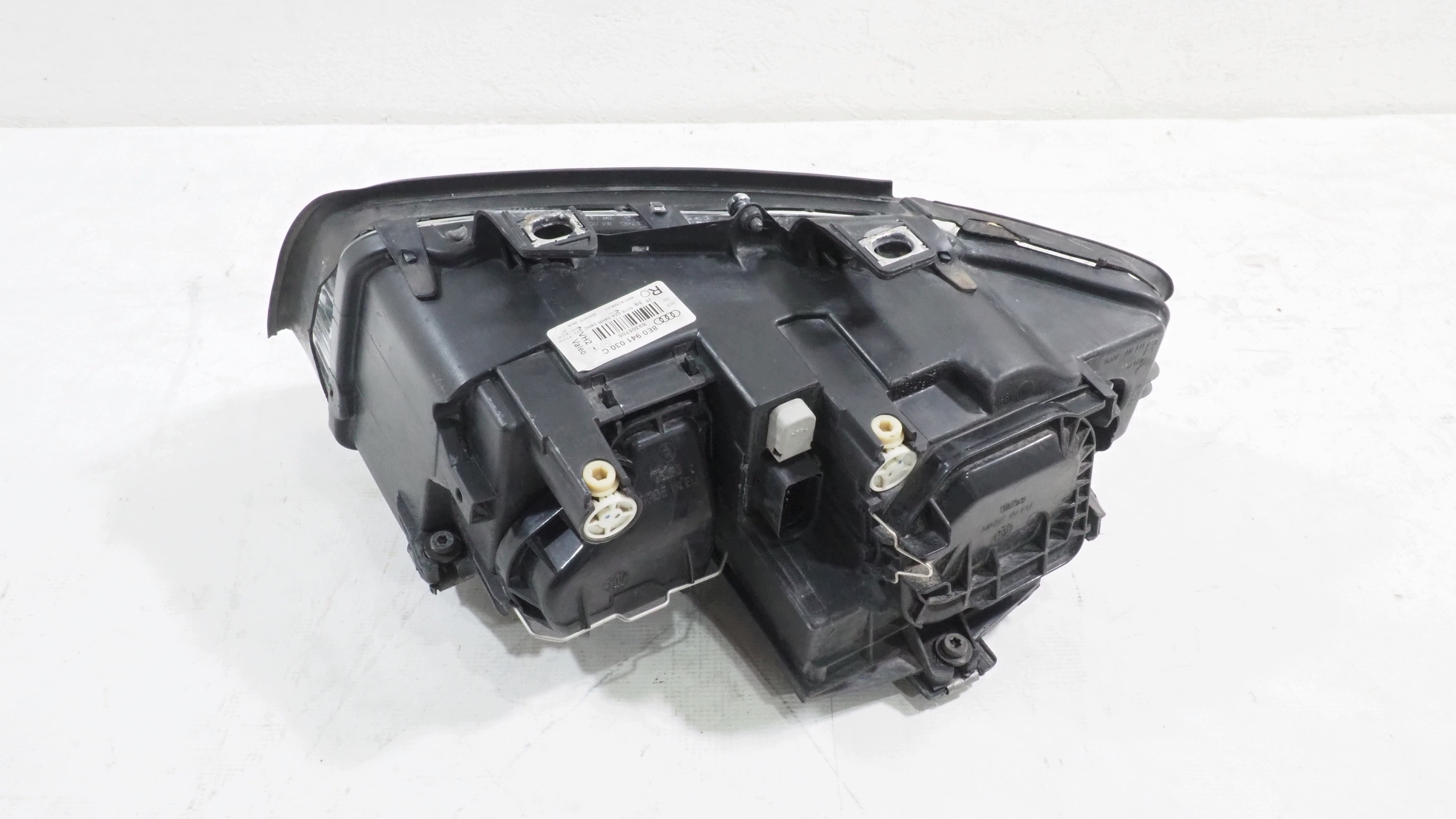 Audi A4 B6 feu droit avant 8E0941030C